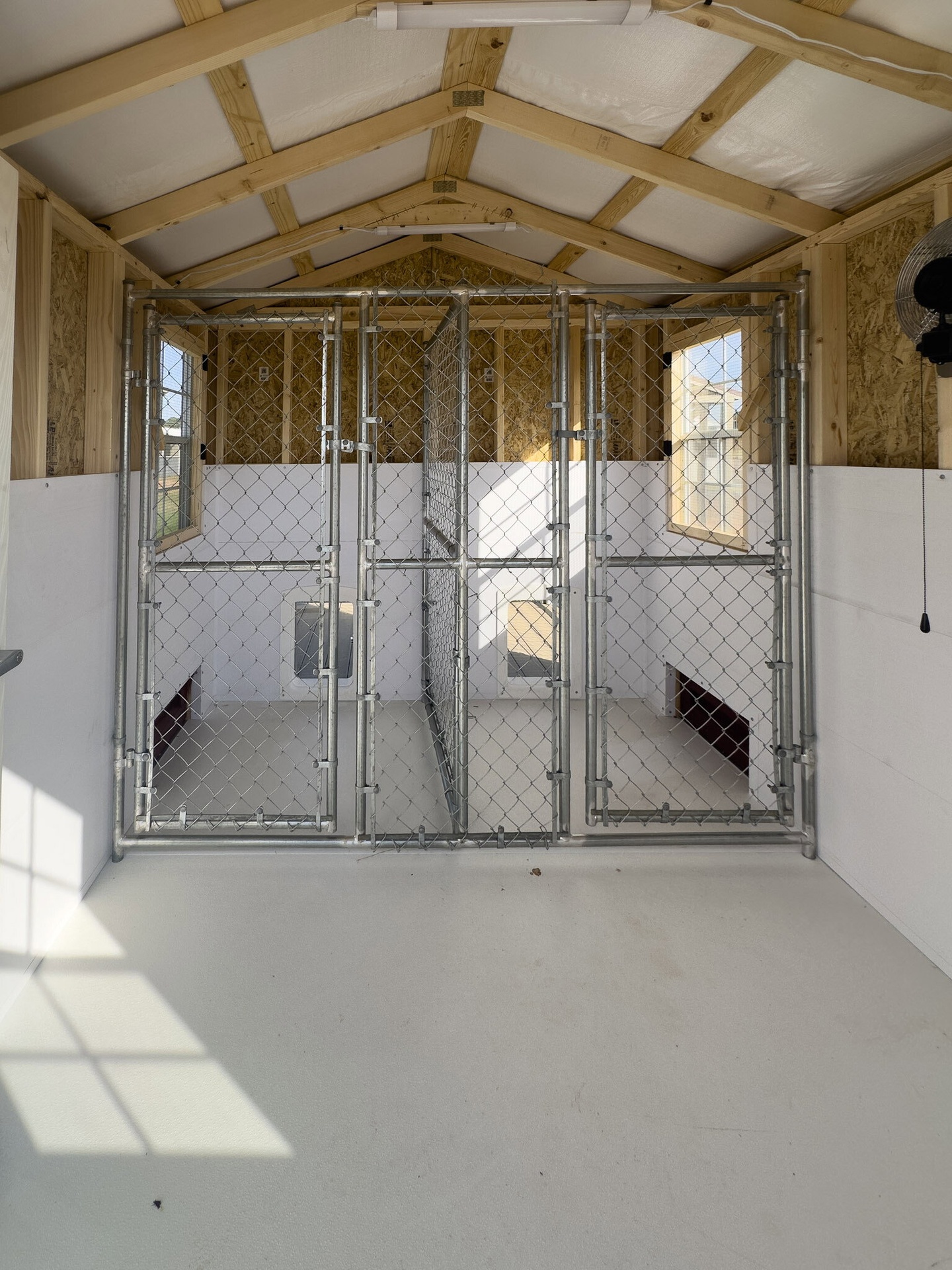 8x16 Double Deluxe Dog Kennel serial DDDK-9187-0816-061025