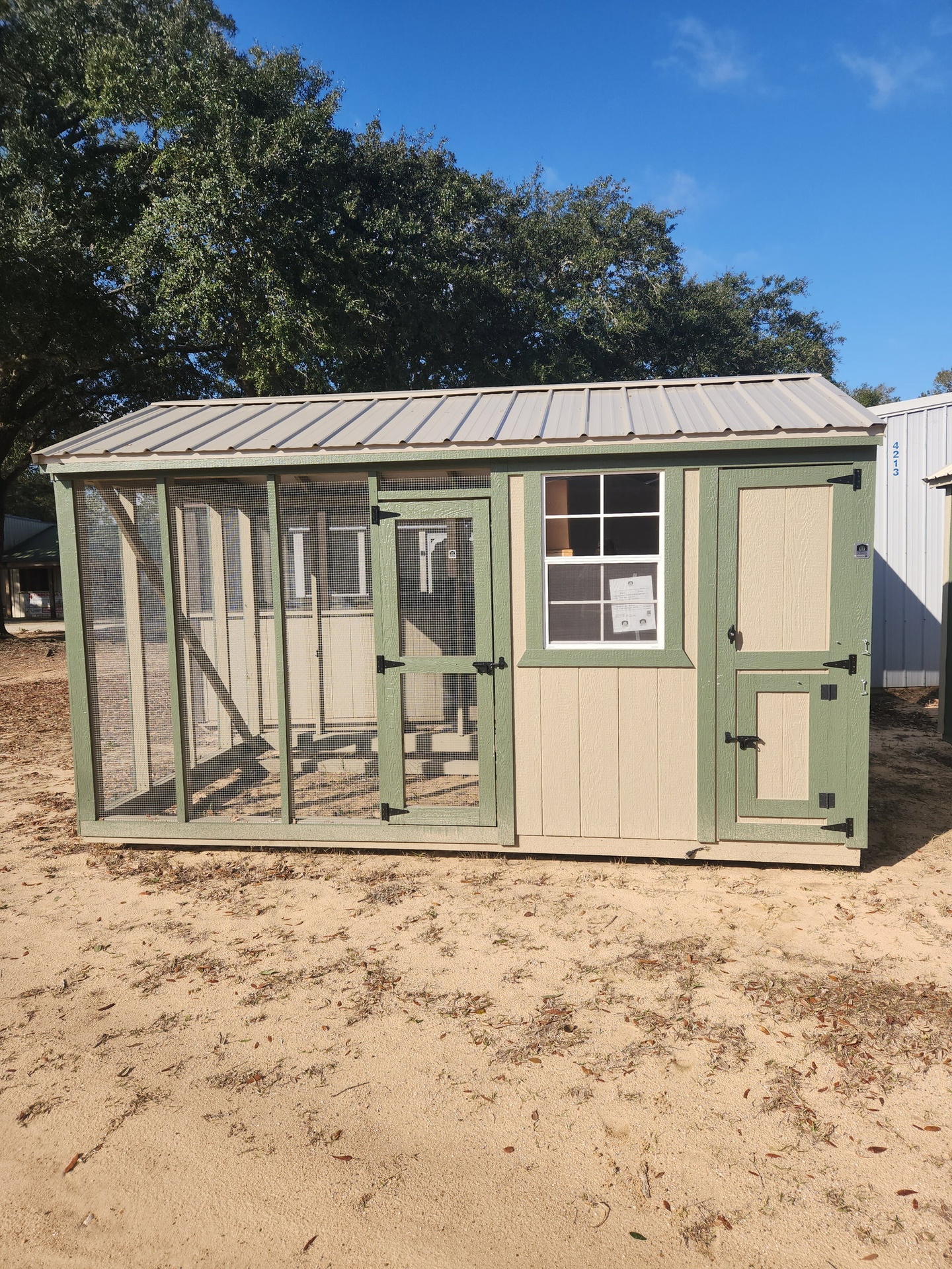 8x14 Deluxe Style Chicken Coop serial DCR-8904-0814-070625