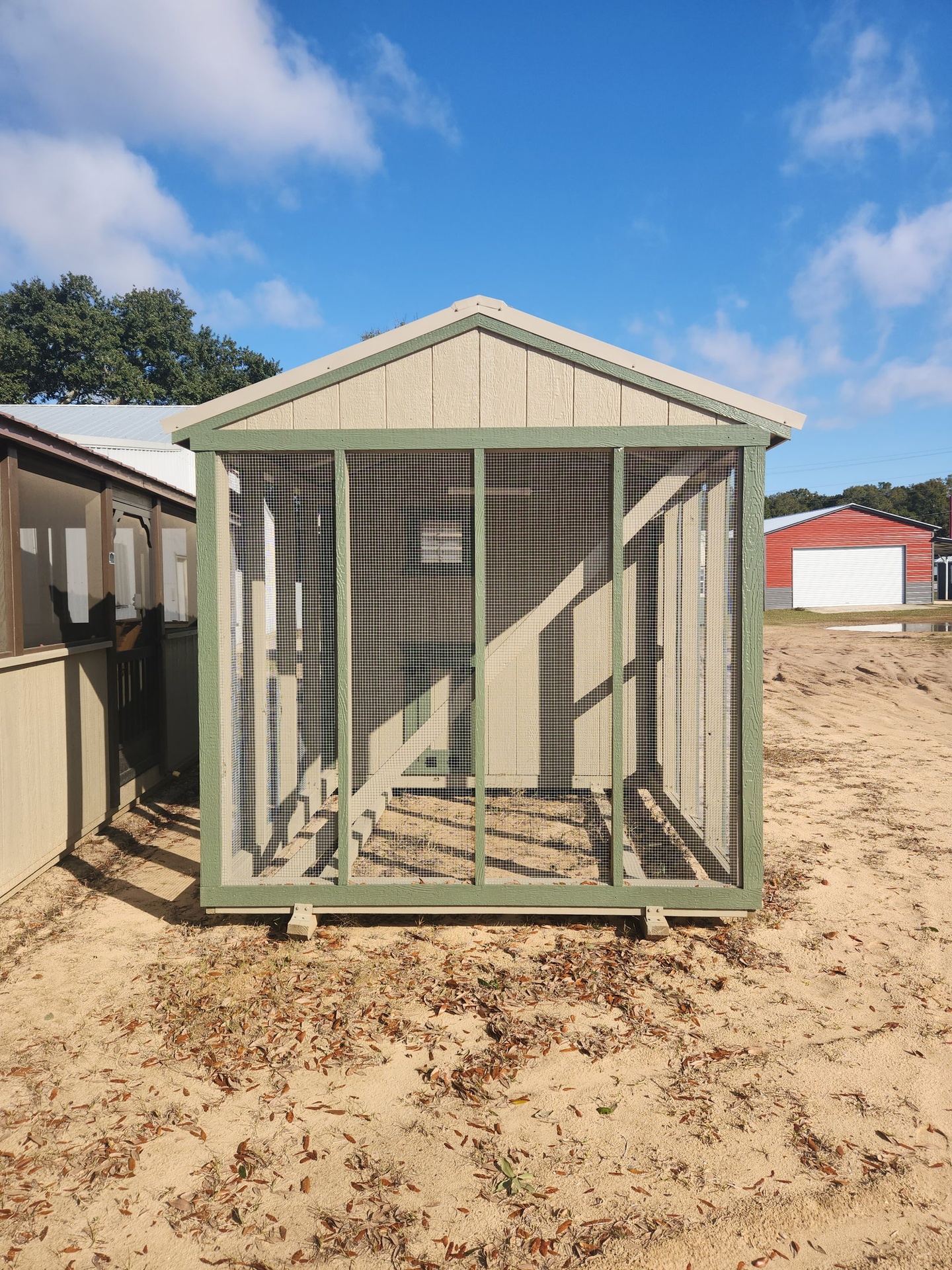 8x14 Deluxe Style Chicken Coop serial DCR-8904-0814-070625
