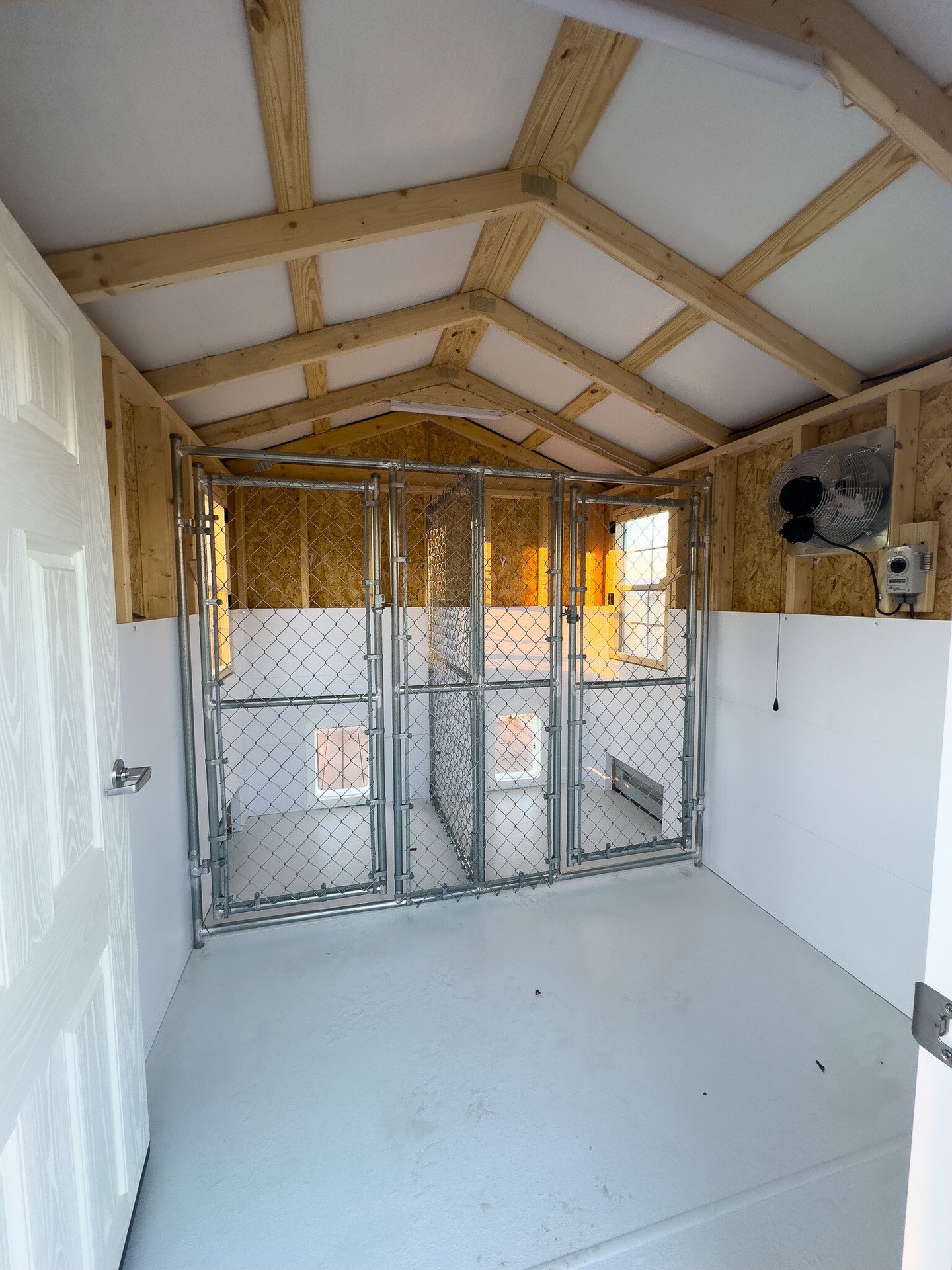 8x16 Double Deluxe Dog Kennel serial DDAFDK-7308-0816-080923