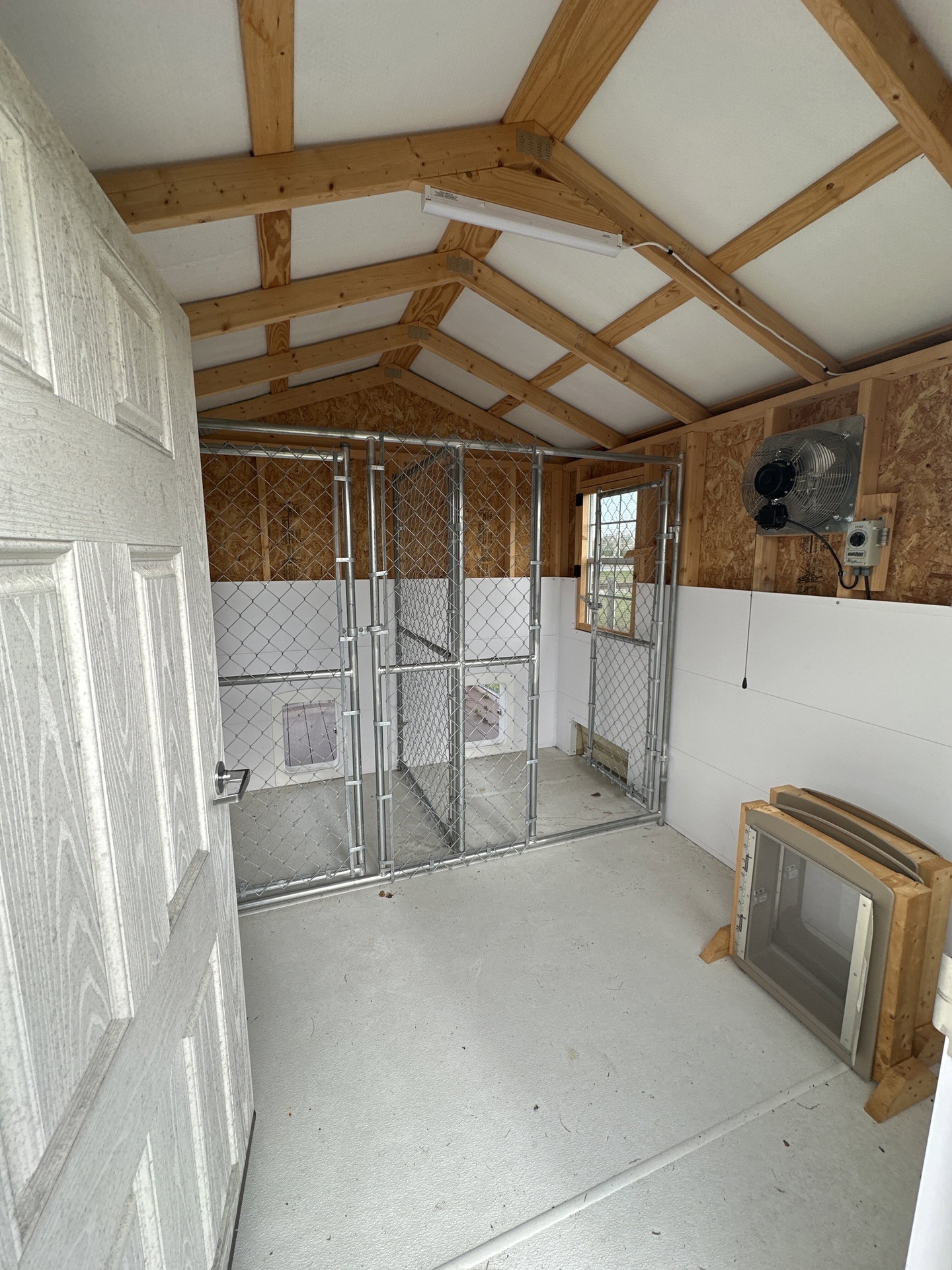 8x16 Double Deluxe Dog Kennel serial DDAFDK-6939-0816-080523