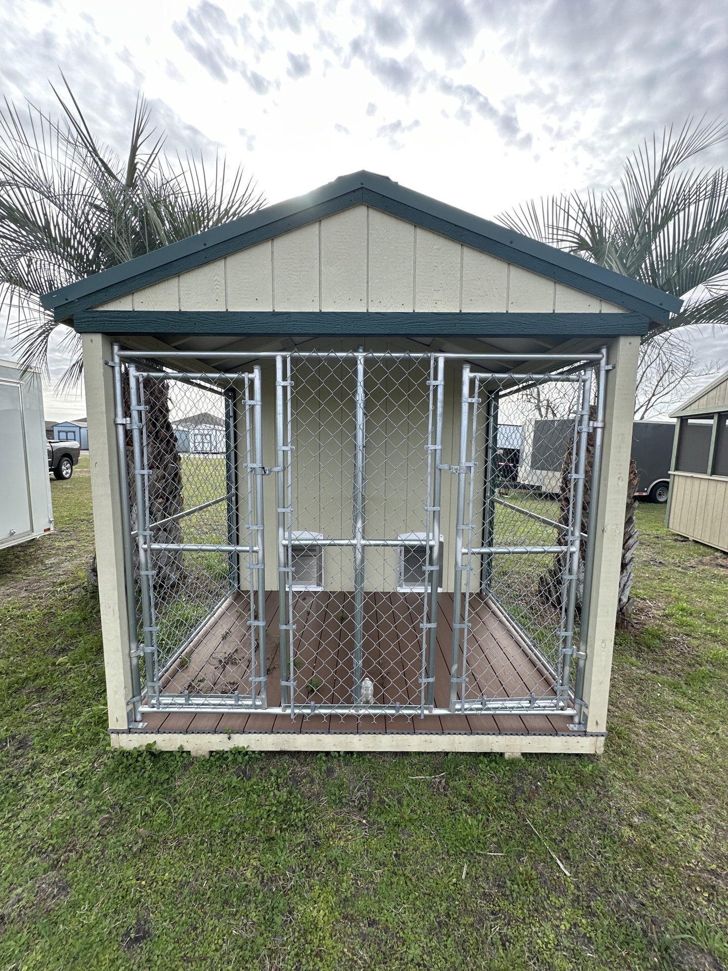 8x16 Double Deluxe Dog Kennel serial DDAFDK-6939-0816-080523