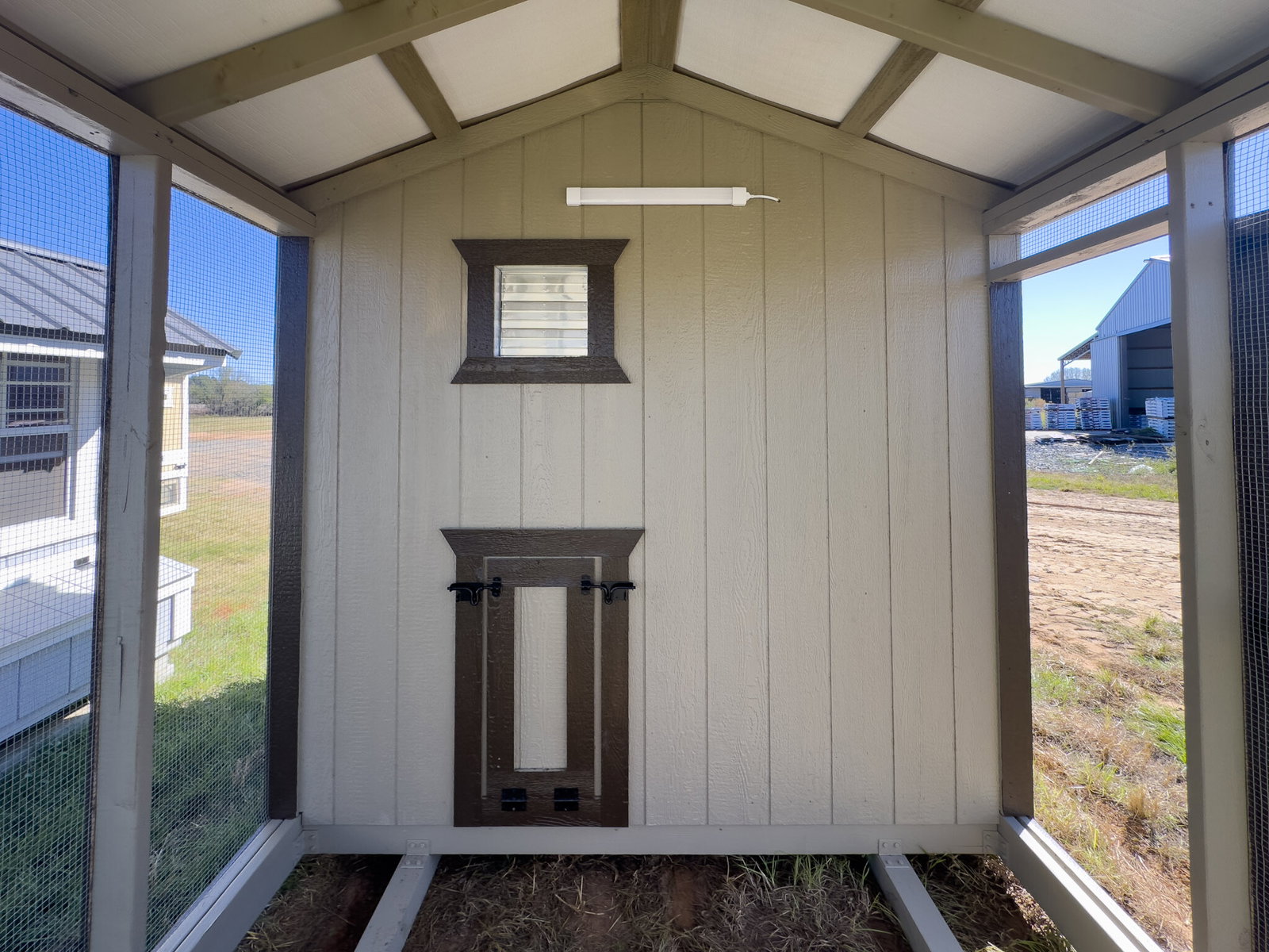 8x14 Deluxe Style Chicken Coop serial DCR-8985-0814-080725