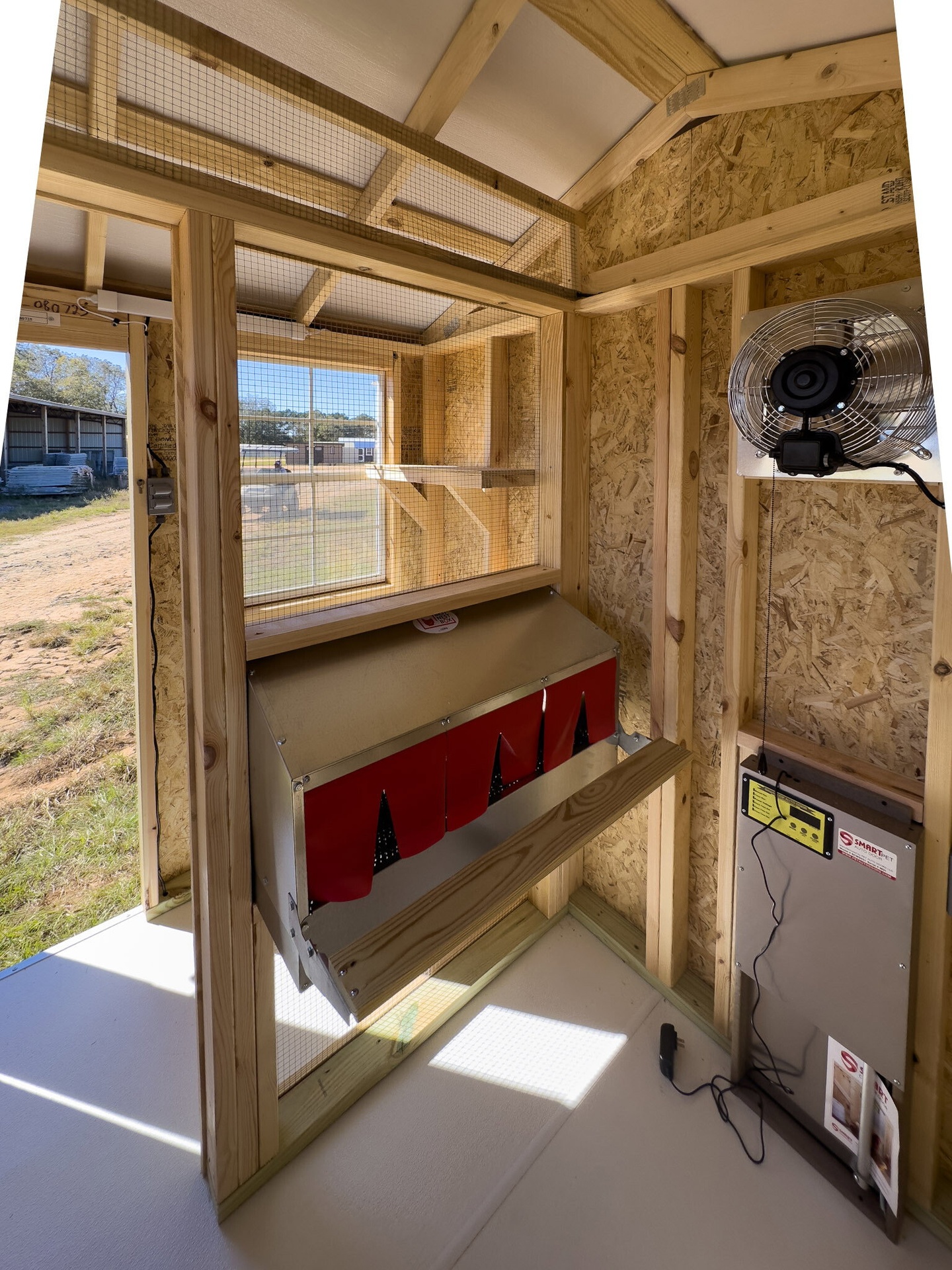 8x14 Deluxe Style Chicken Coop serial DCR-8985-0814-080725
