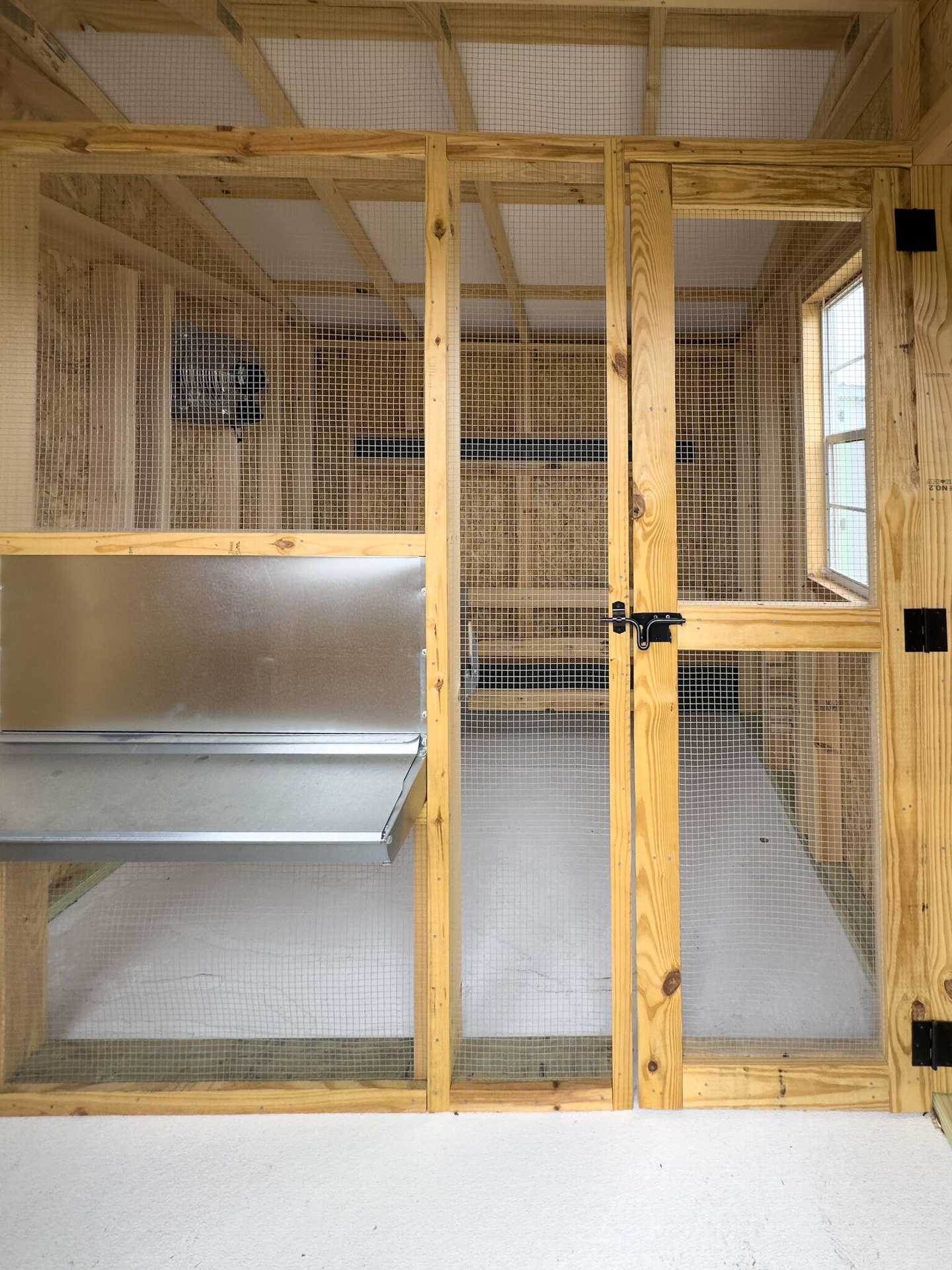 10x16 Deluxe Style Chicken Coop serial DCR-9137-1016-080925