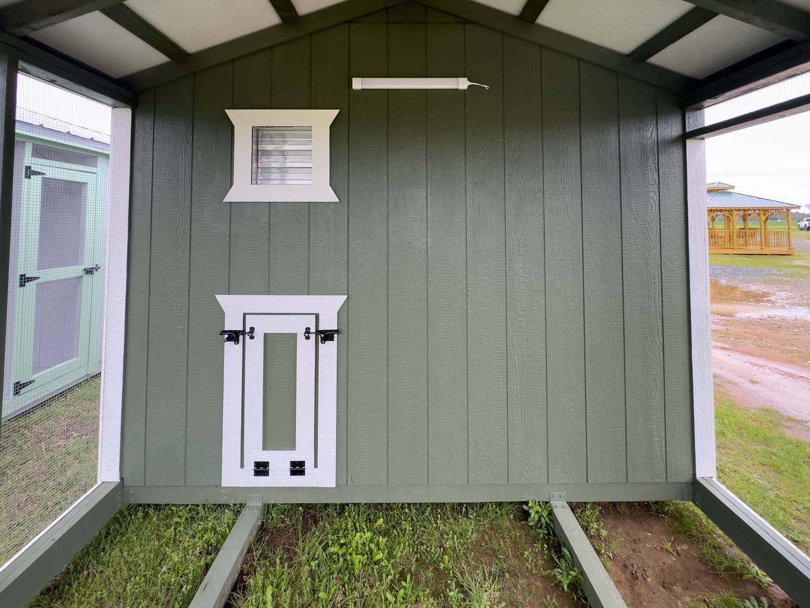 10x16 Deluxe Style Chicken Coop serial DCR-9137-1016-080925