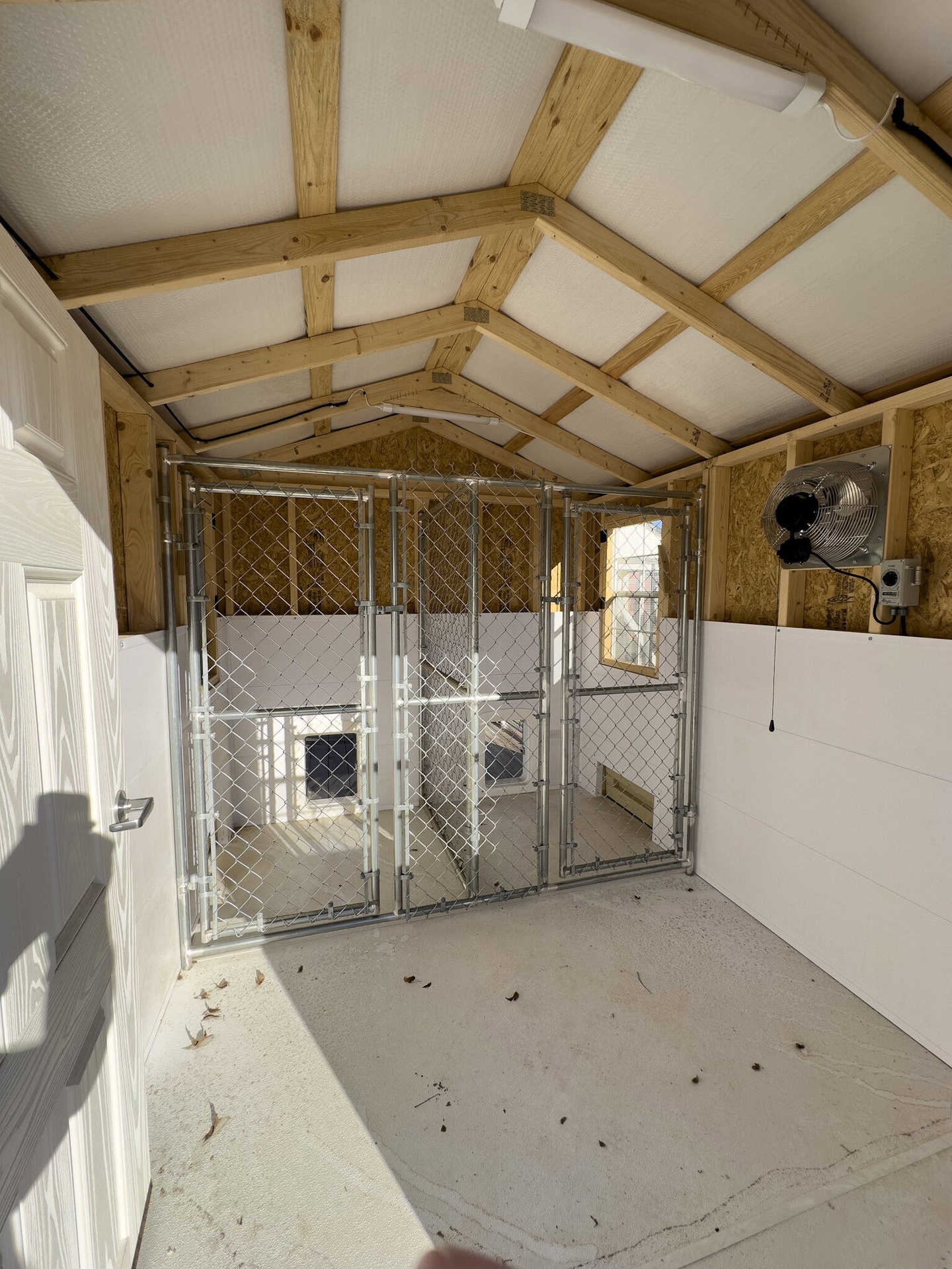 8x16 Double Deluxe Dog Kennel serial DDDK-8183-0816-100624