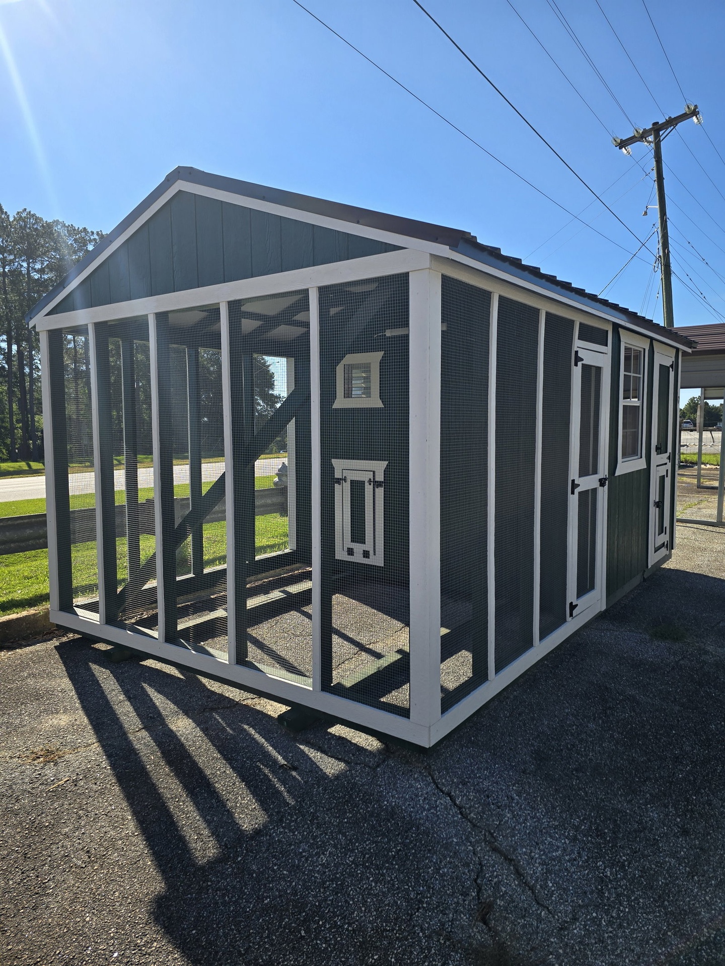 10x16 Deluxe Style Chicken Coop serial DCR-9484-1016-050326