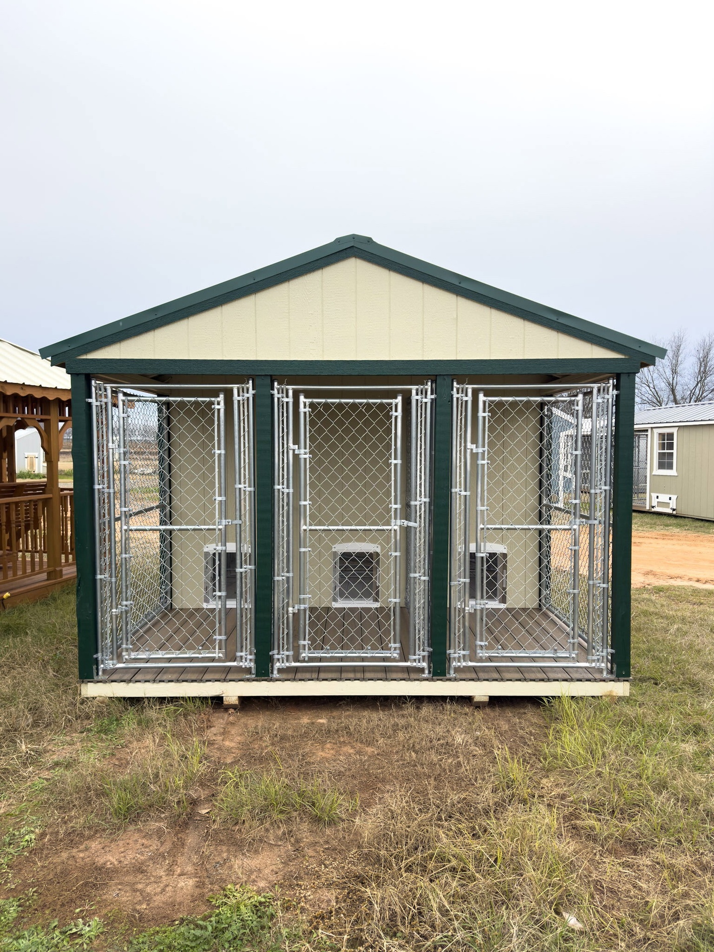12x16 Triple Deluxe Dog Kennel serial DTDK-7943-1216-090324