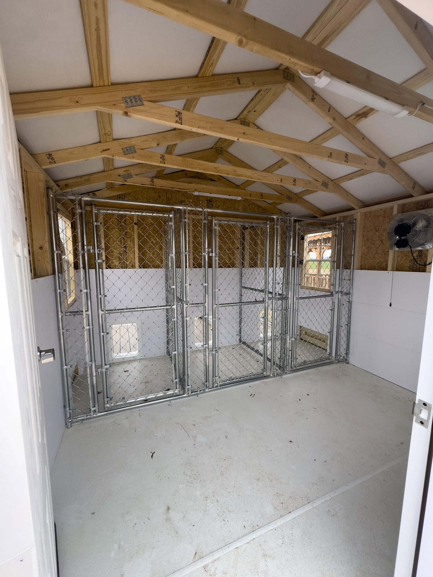 12x16 Triple Deluxe Dog Kennel serial DTDK-7943-1216-090324