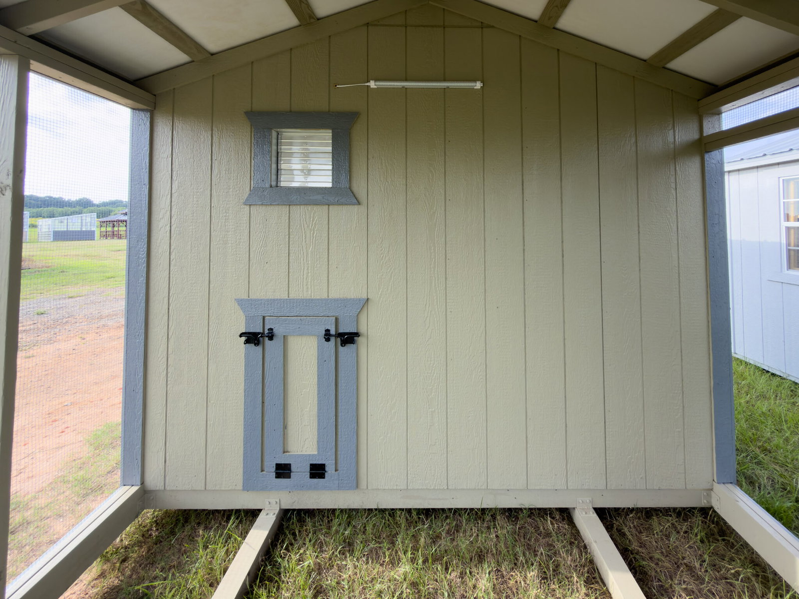 10x16 Deluxe Style Chicken Coop serial DCR-9540-1016-060426