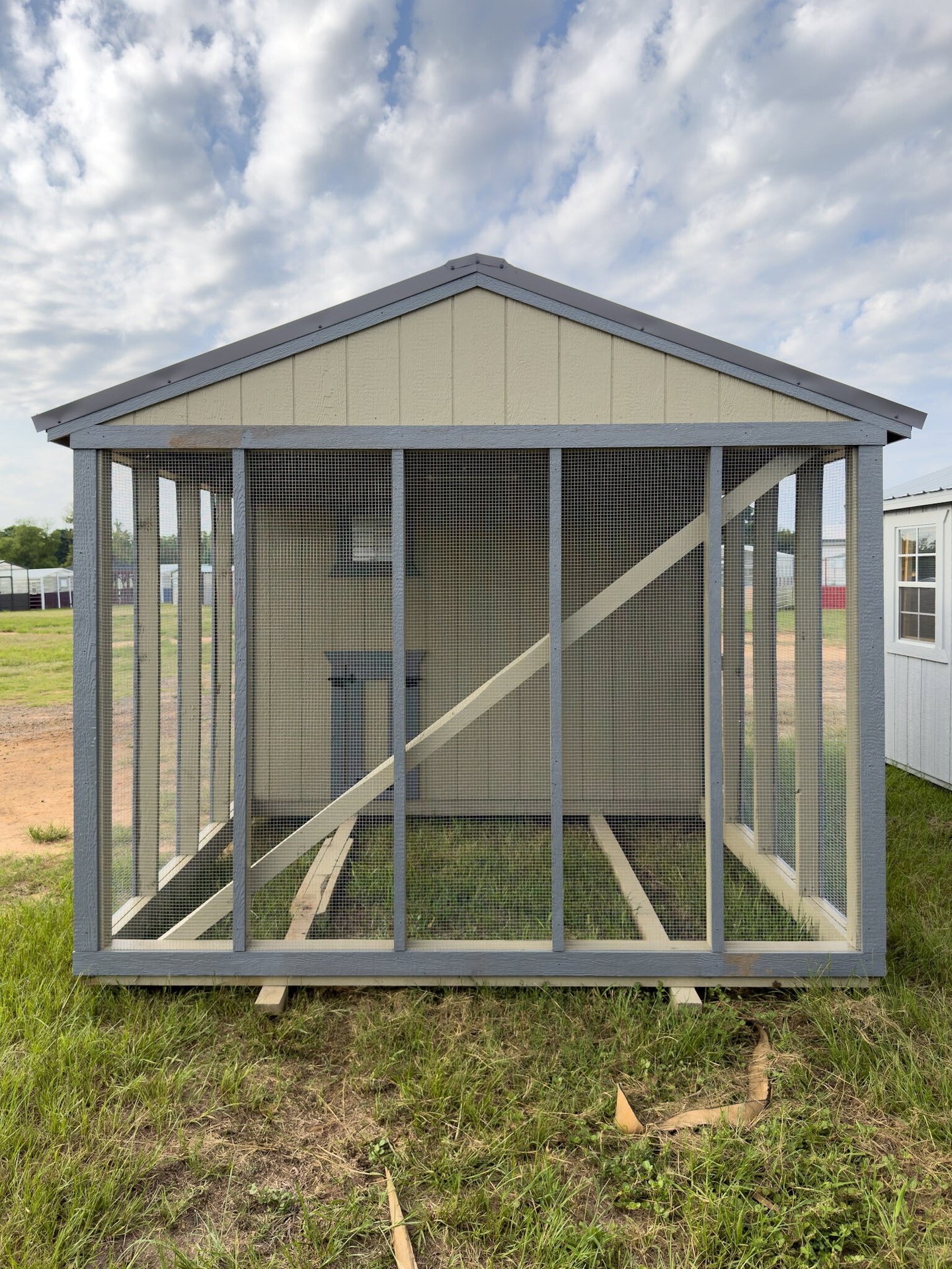 10x16 Deluxe Style Chicken Coop serial DCR-9540-1016-060426