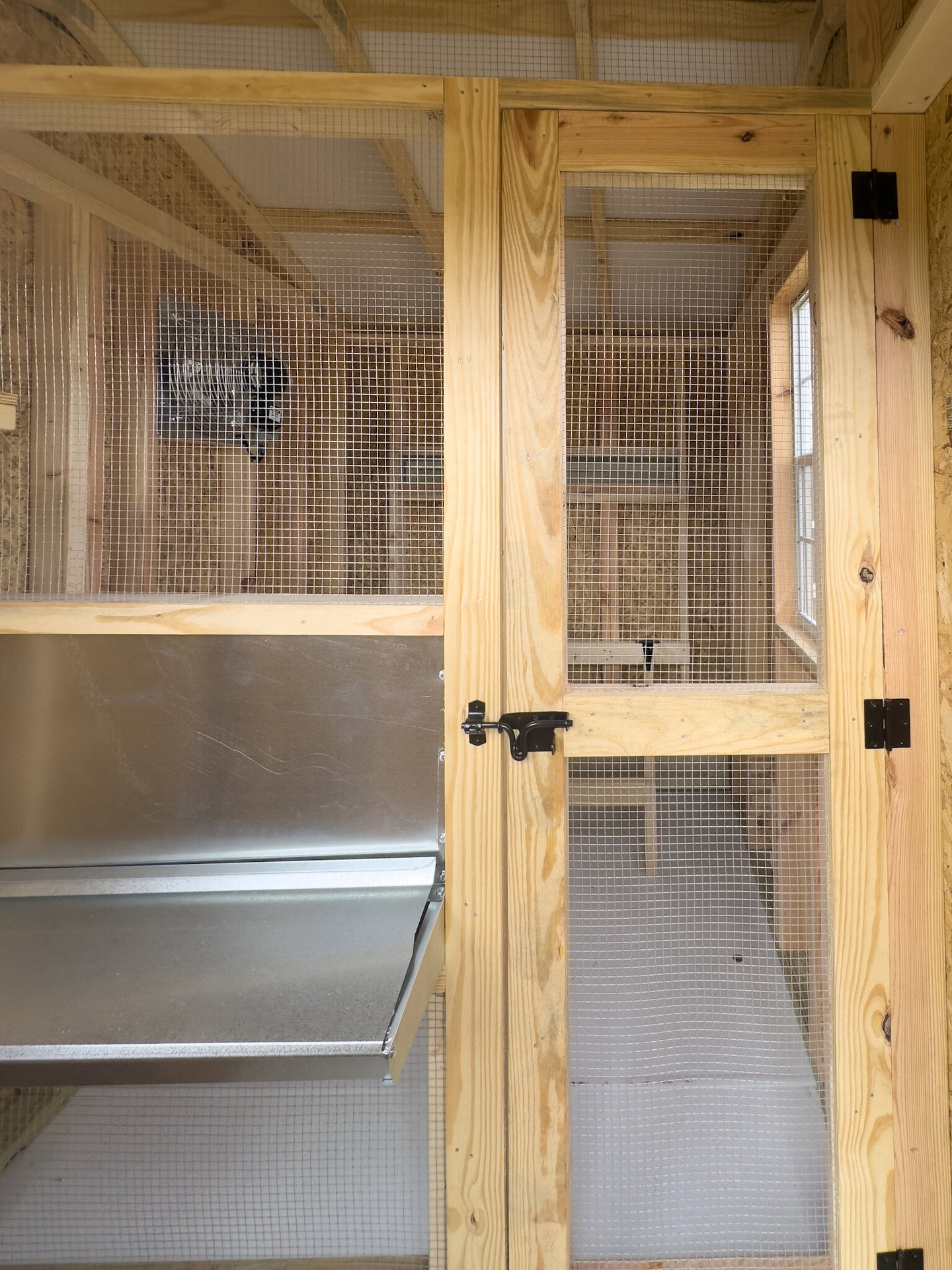 8x14 Deluxe Style Chicken Coop serial DCR-8933-0814-080625