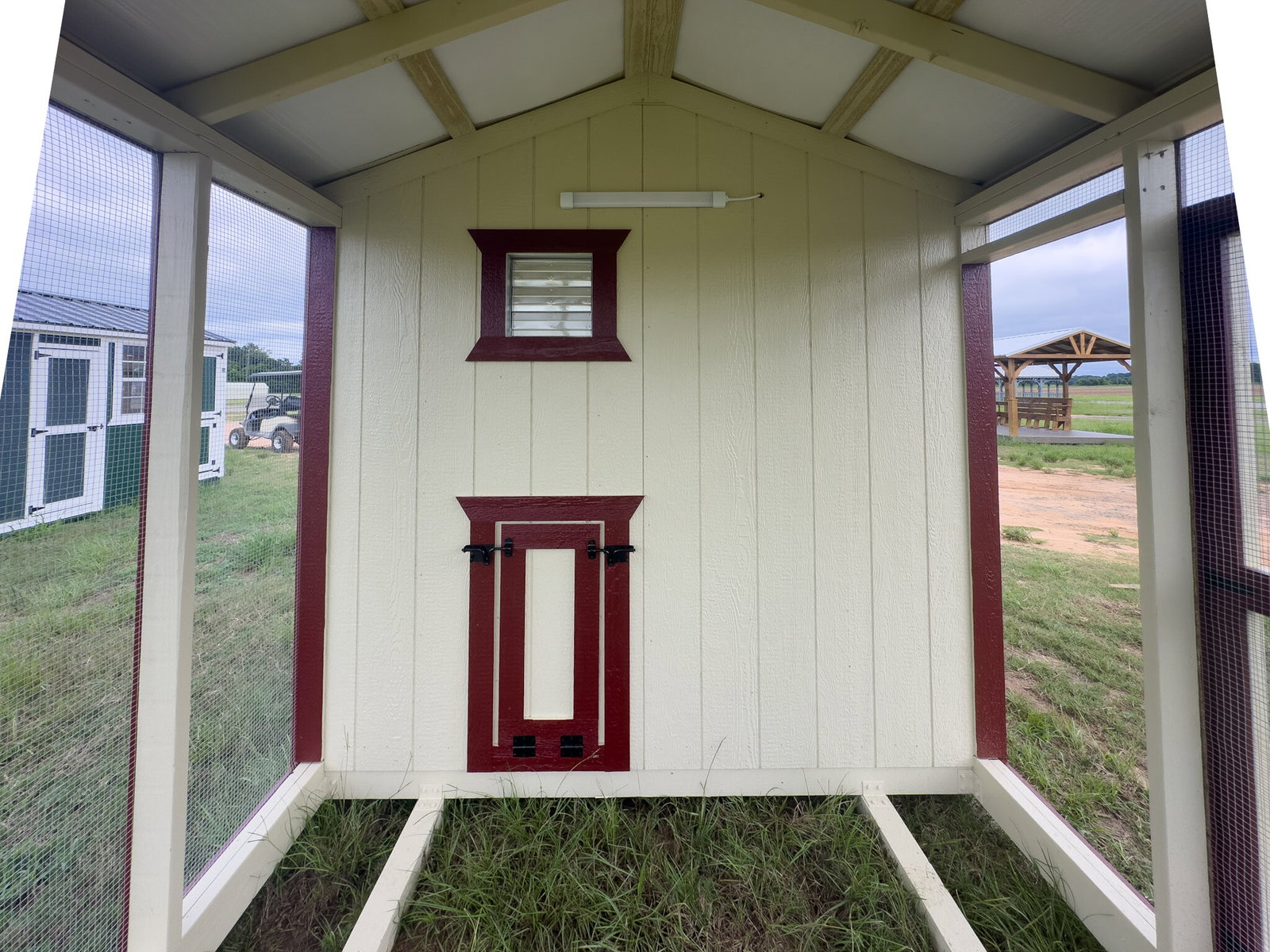 8x14 Deluxe Style Chicken Coop serial DCR-8933-0814-080625