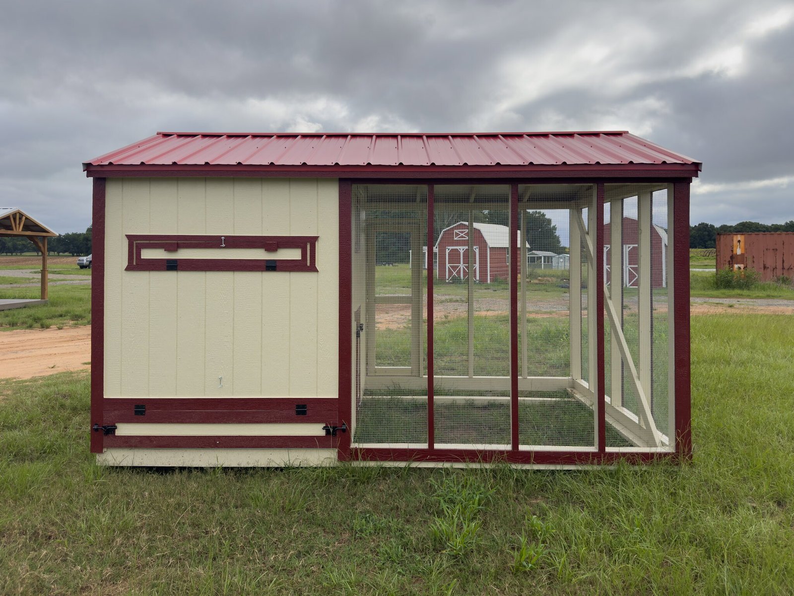8x14 Deluxe Style Chicken Coop serial DCR-8933-0814-080625