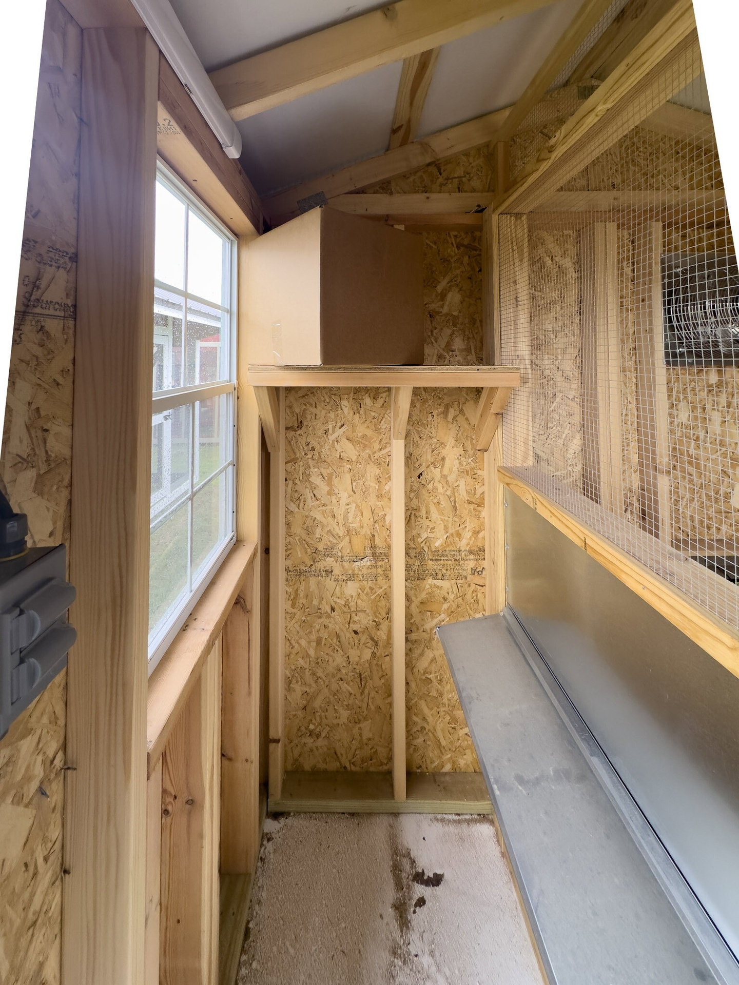 8x14 Deluxe Style Chicken Coop serial DCR-8991-0814-080725