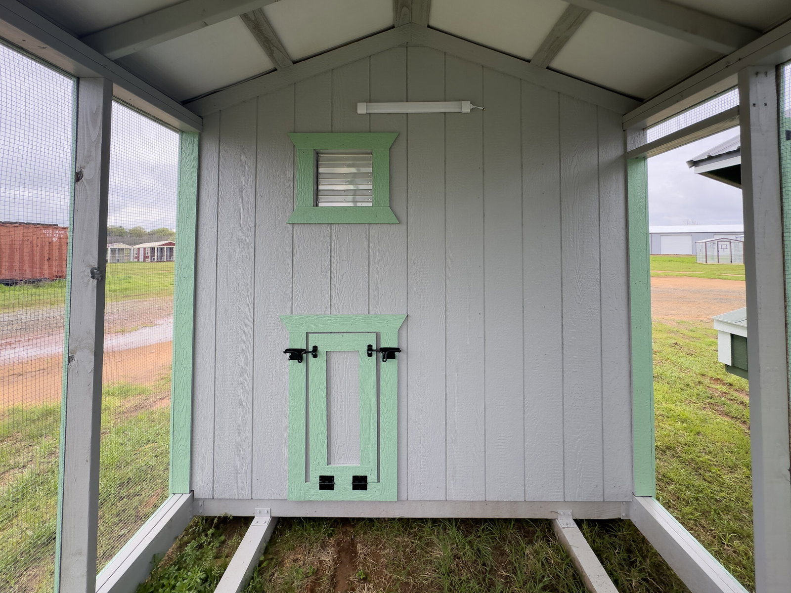 8x14 Deluxe Style Chicken Coop serial DCR-8991-0814-080725