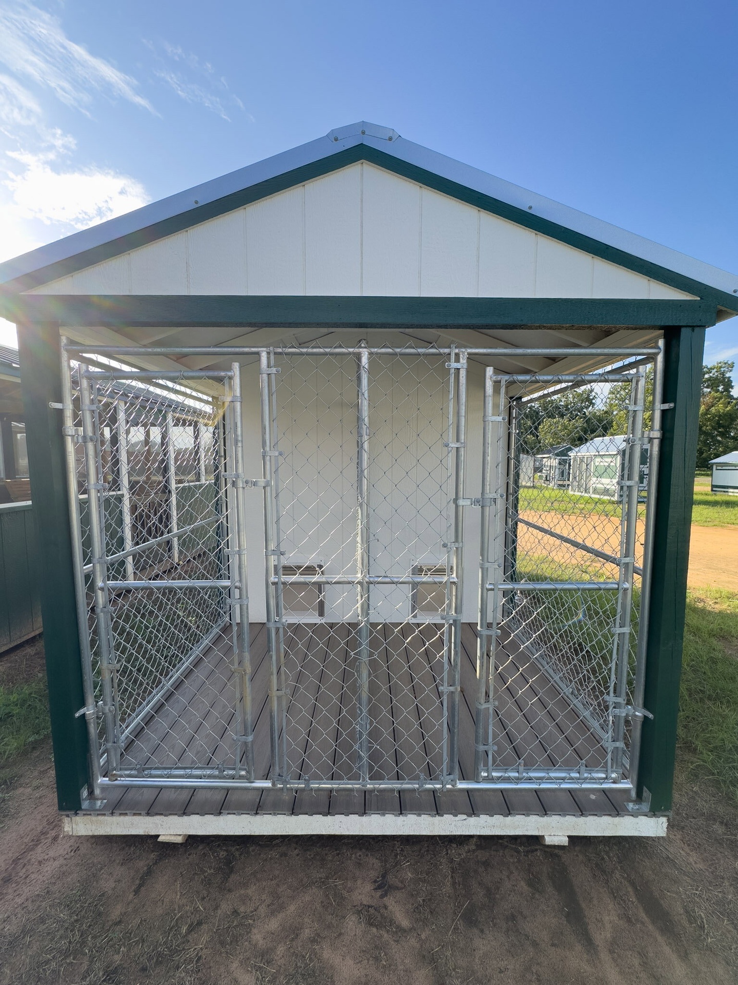 8x16 Double Deluxe Dog Kennel serial DDDK-7717-0816-110124