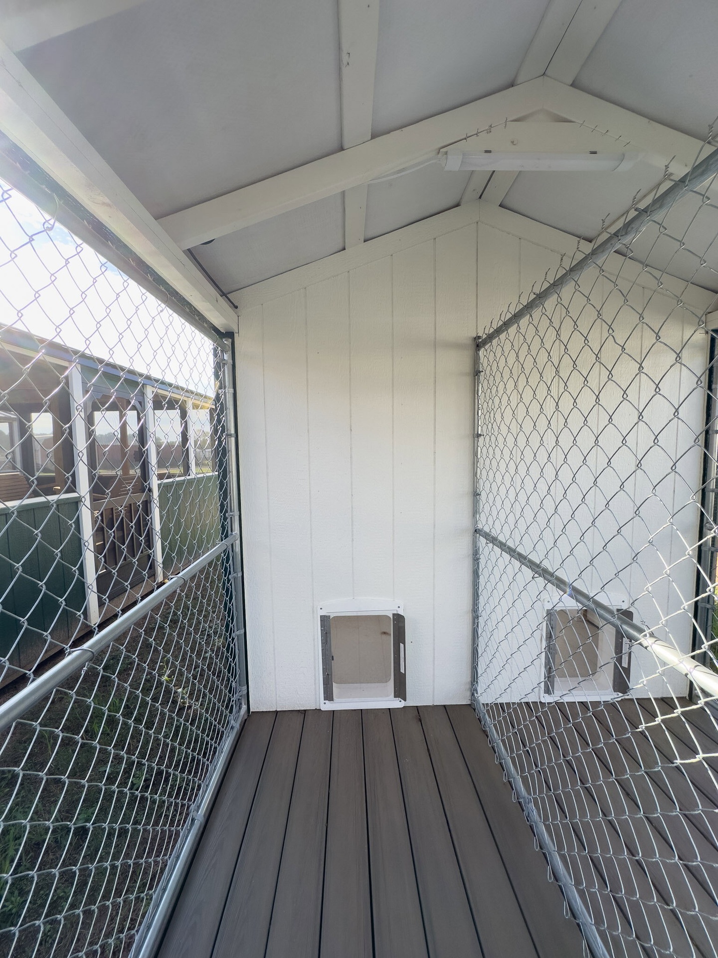 8x16 Double Deluxe Dog Kennel serial DDDK-7717-0816-110124