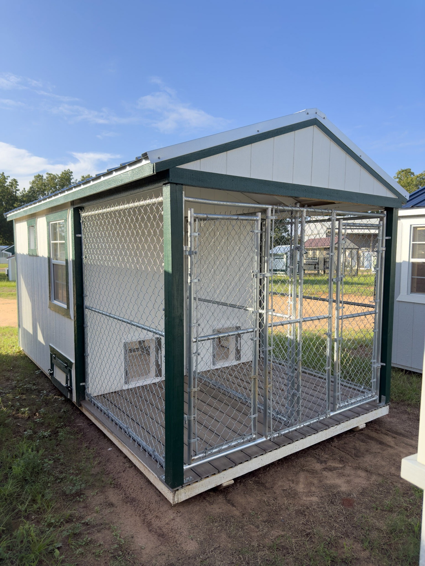 8x16 Double Deluxe Dog Kennel serial DDDK-7717-0816-110124