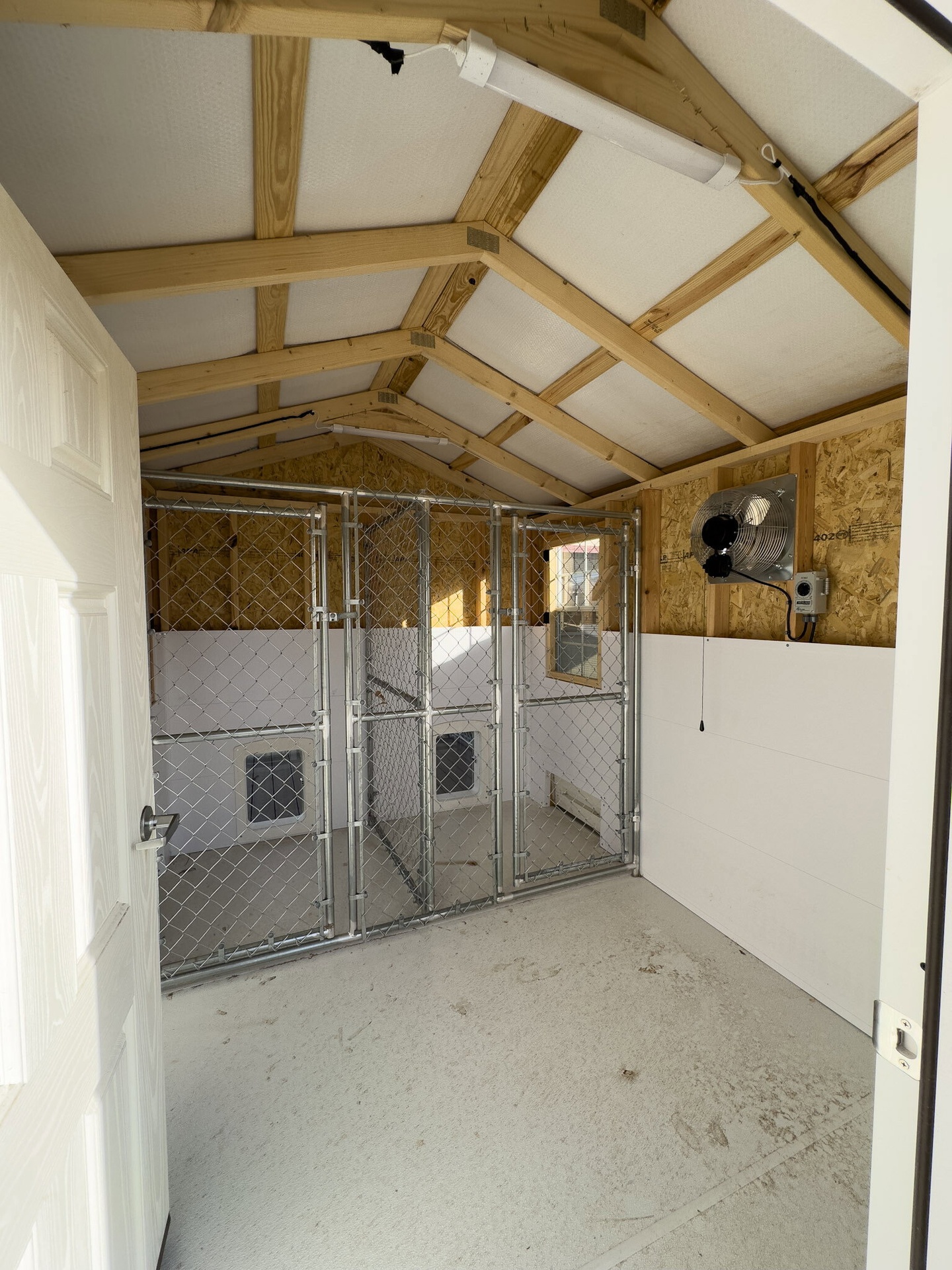 8x16 Double Deluxe Dog Kennel serial DDDK-7717-0816-110124