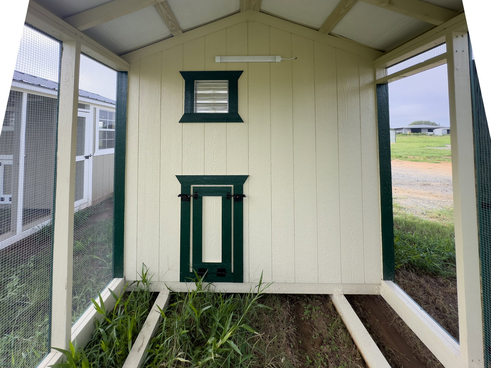 8x14 Deluxe Style Chicken Coop serial DCR-8936-0814-080625
