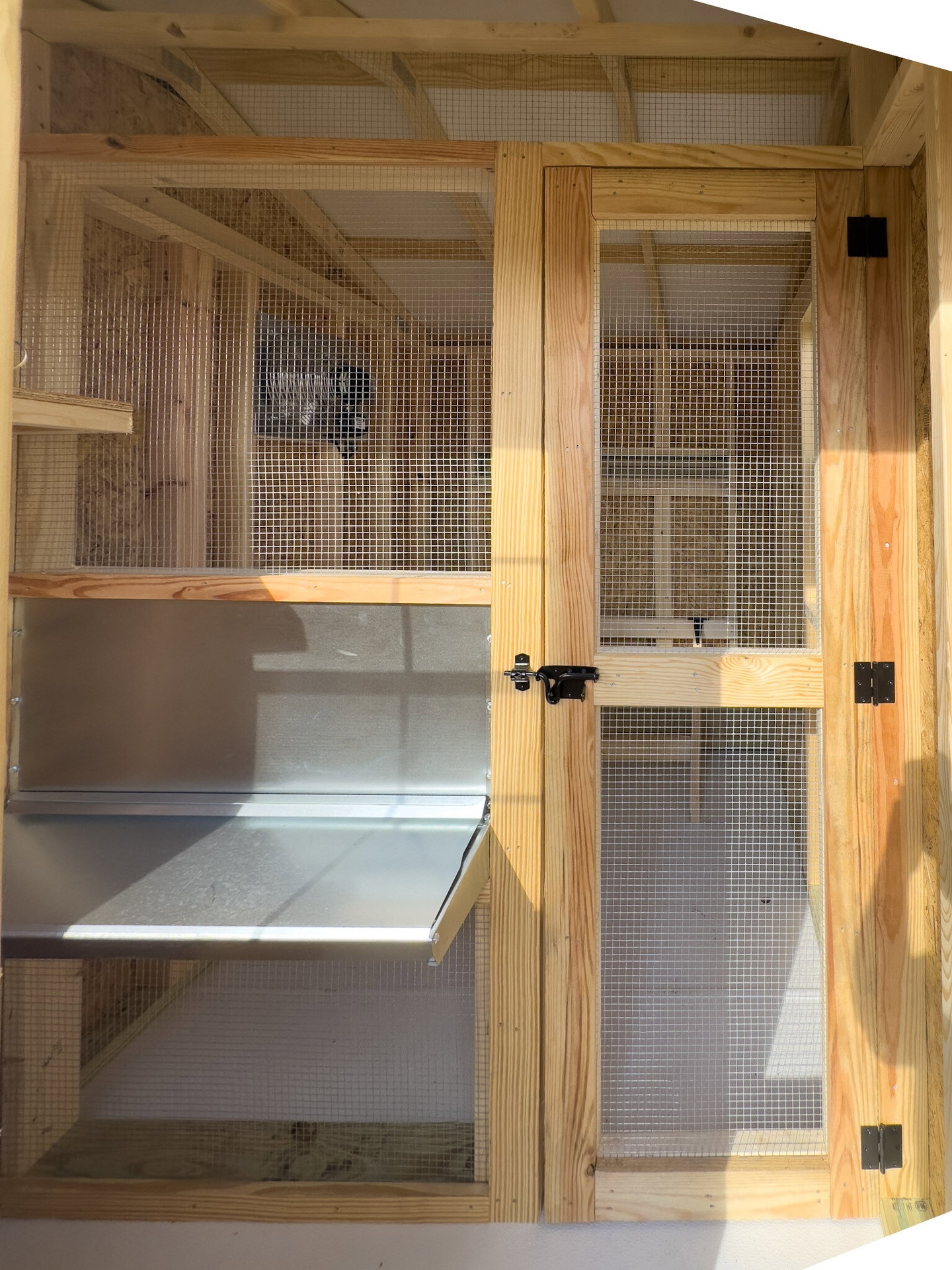 8x14 Deluxe Style Chicken Coop serial DCR-8911-0814-070625
