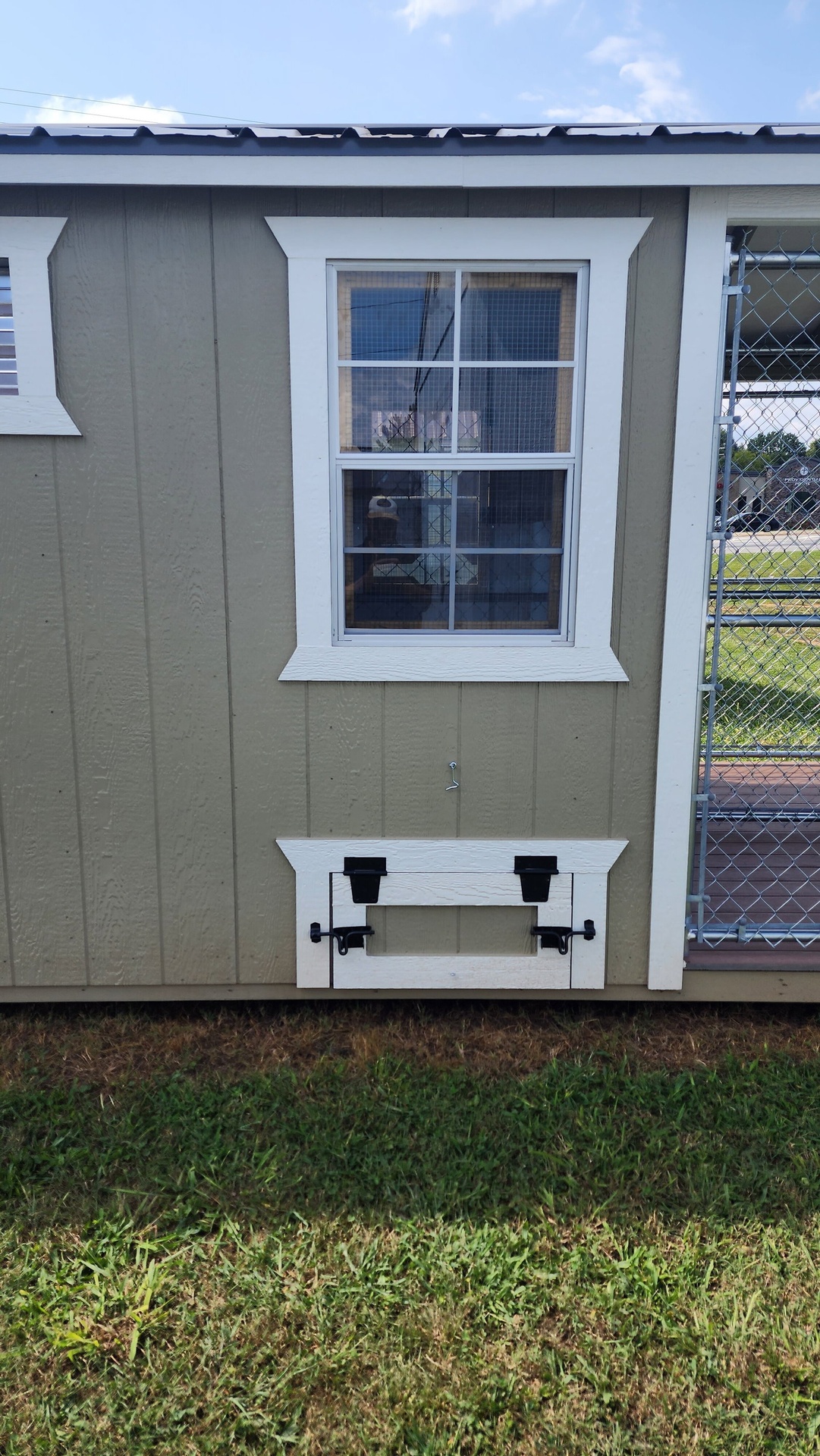 8x16 Double Deluxe Dog Kennel serial DDAFDK-6820-0816-180423