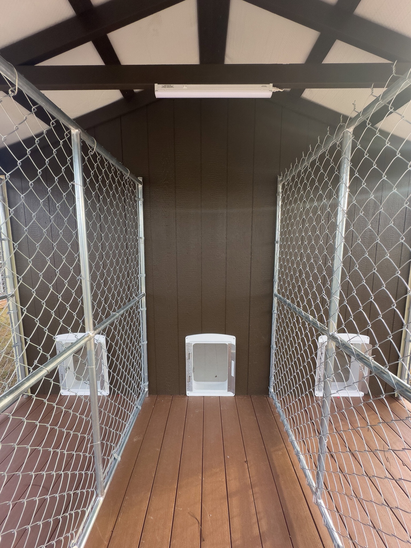 12x16 Triple Deluxe Dog Kennel serial DTAFDK-7005-1216-160523