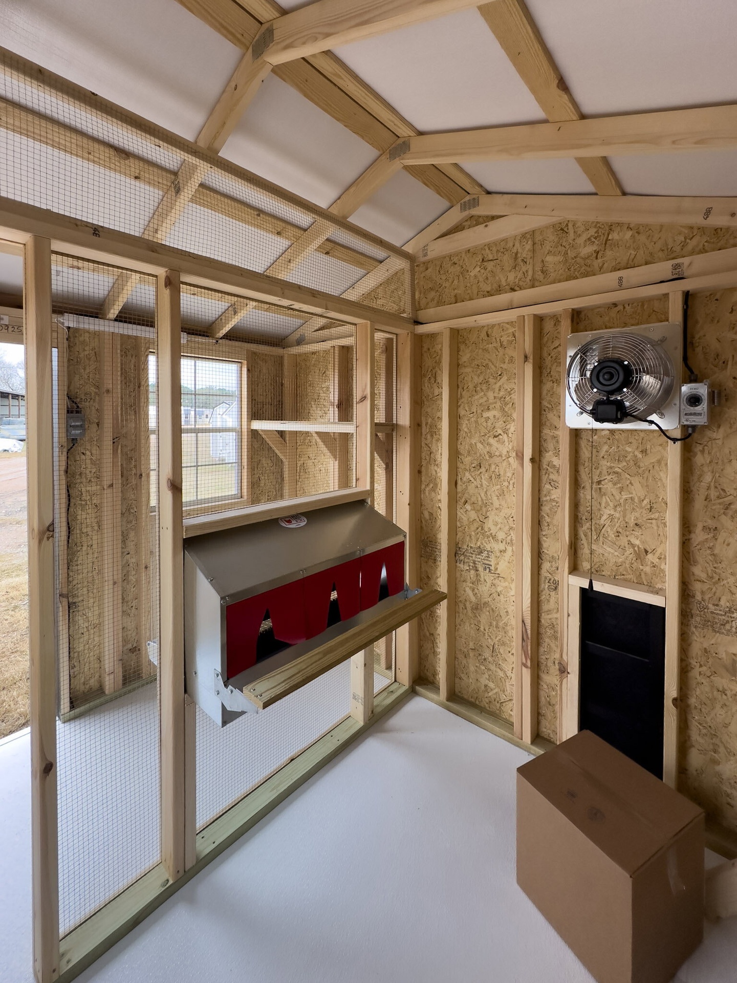 10x16 Deluxe Style Chicken Coop serial DCR-9105-1016-020925