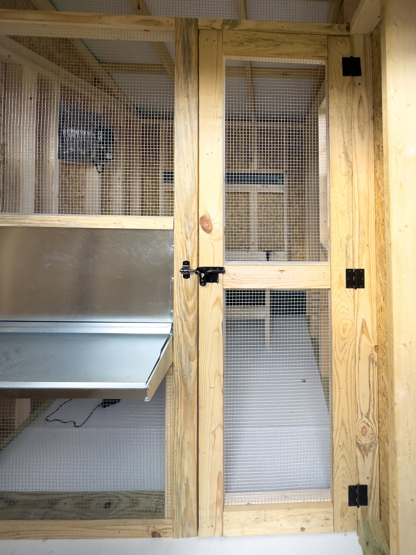 8x14 Deluxe Style Chicken Coop serial DCR-8900-0814-070625