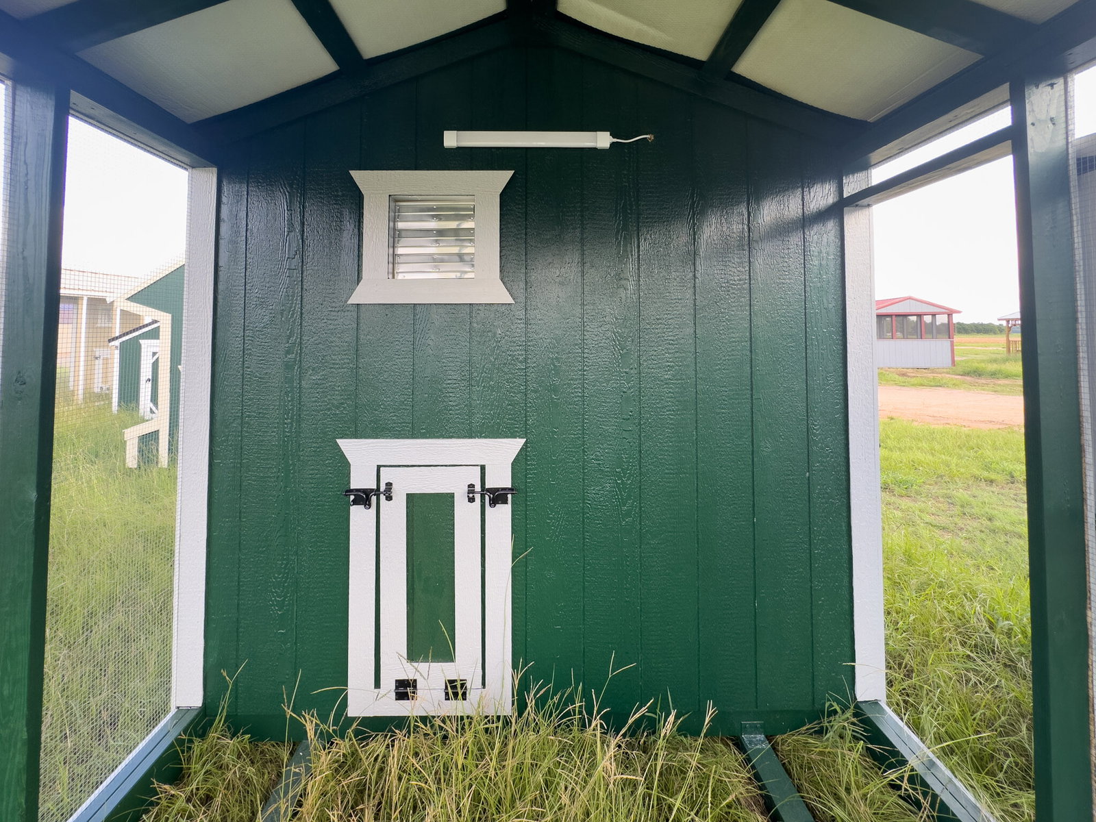 8x14 Deluxe Style Chicken Coop serial DCR-8900-0814-070625