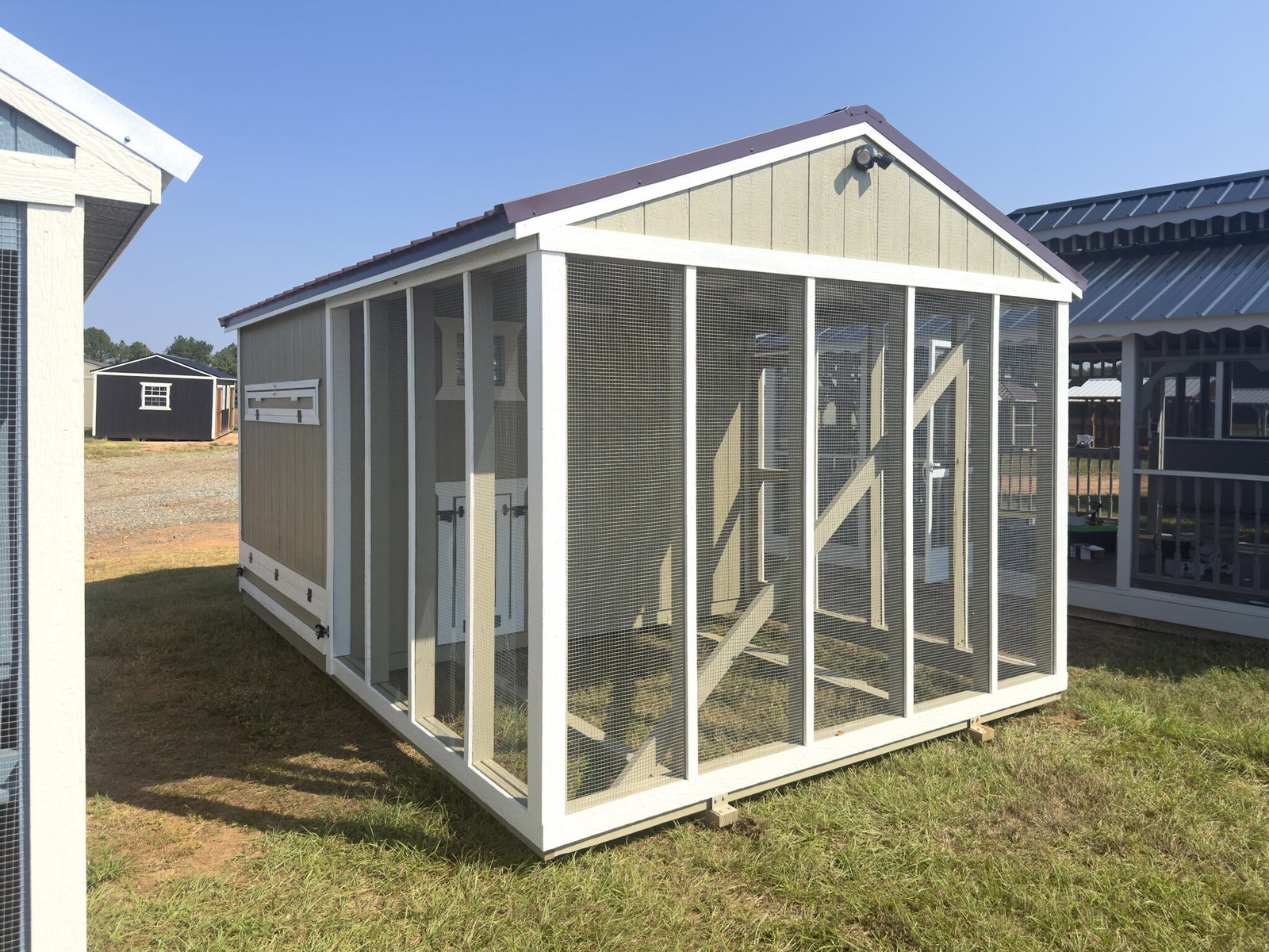 10x16 Deluxe Style Chicken Coop serial DCR-9071-1016-110825