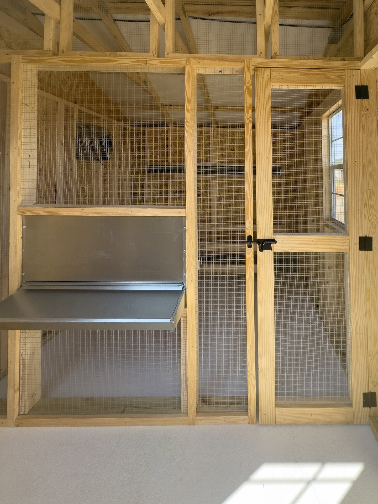 10x16 Deluxe Style Chicken Coop serial DCR-9071-1016-110825