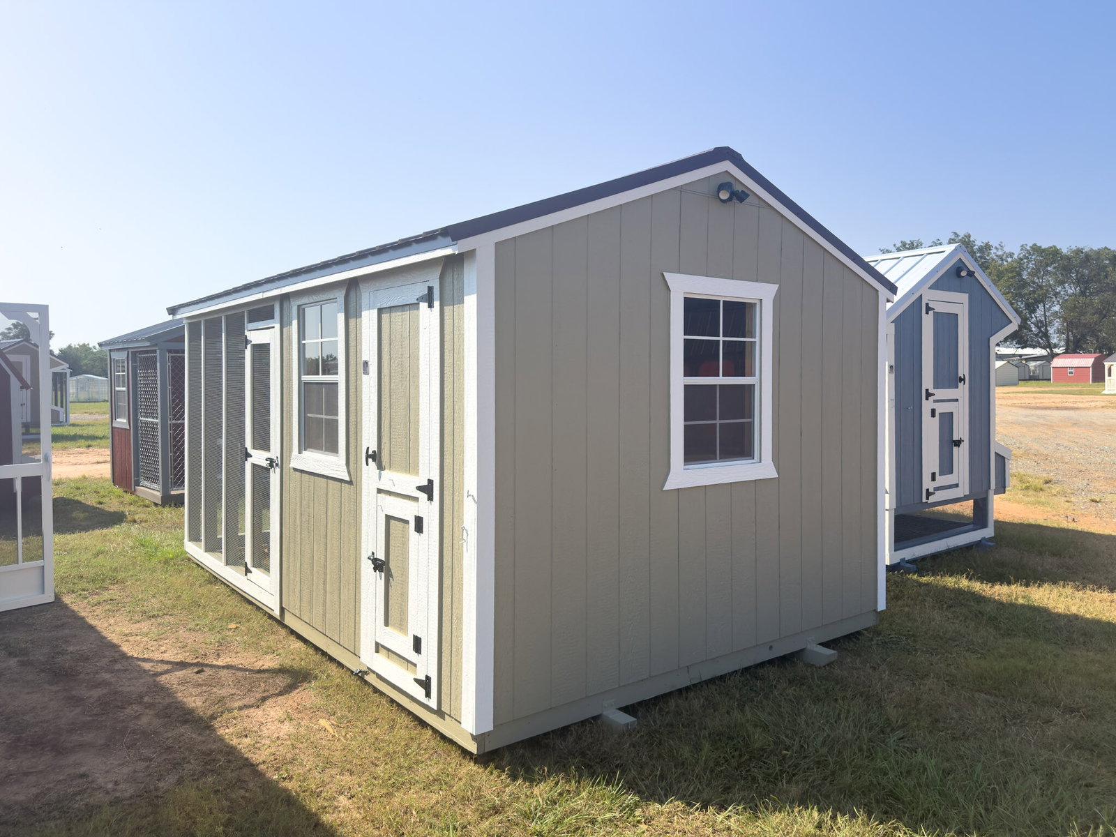 10x16 Deluxe Style Chicken Coop serial DCR-9071-1016-110825