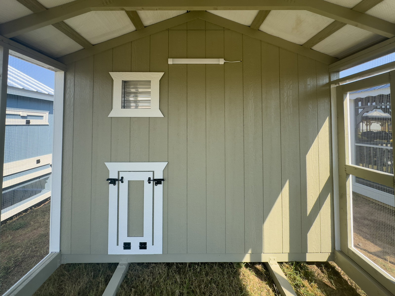 10x16 Deluxe Style Chicken Coop serial DCR-9071-1016-110825