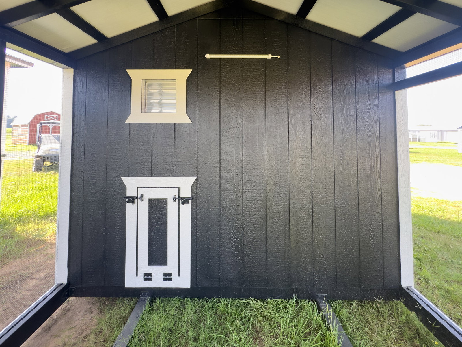 10x16 Deluxe Style Chicken Coop serial DCR-9522-1016-030426