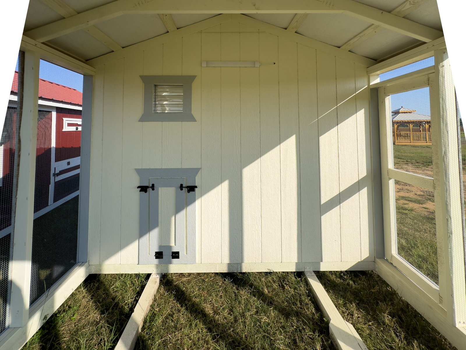 10x16 Deluxe Style Chicken Coop serial DCR-9025-1016-040825