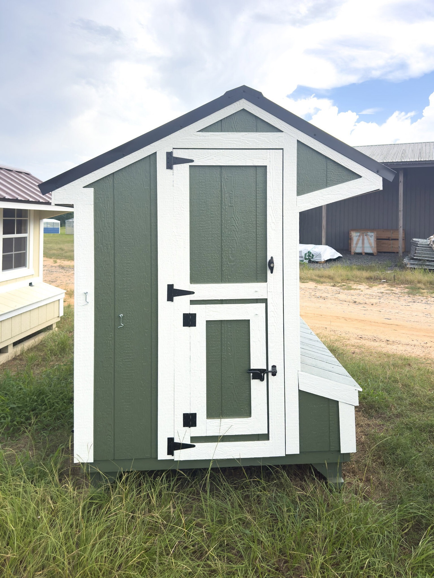 5x8 Cottage Style Chicken Coop serial CSCC-8840-0508-140525