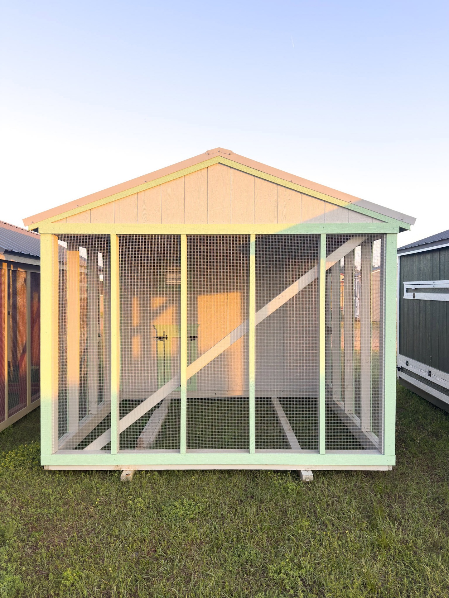 10x16 Deluxe Style Chicken Coop serial DCR-9367-1016-151225