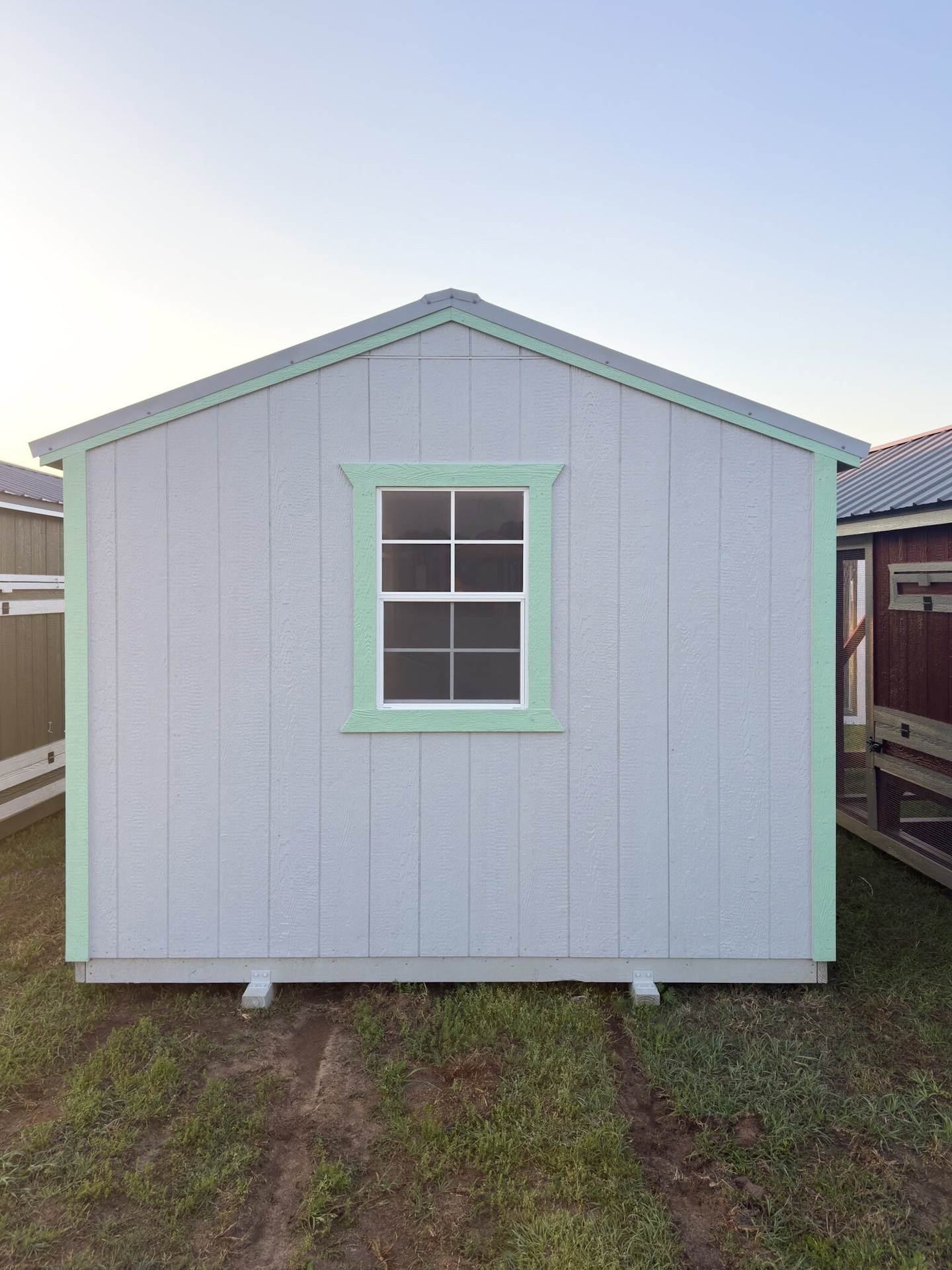 10x16 Deluxe Style Chicken Coop serial DCR-9367-1016-151225