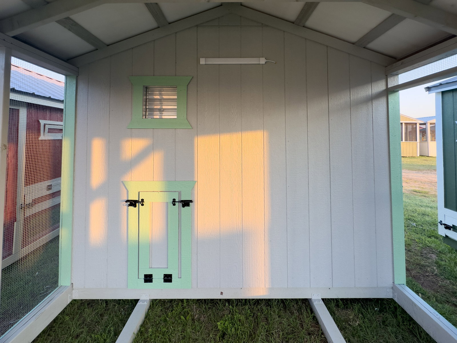 10x16 Deluxe Style Chicken Coop serial DCR-9367-1016-151225