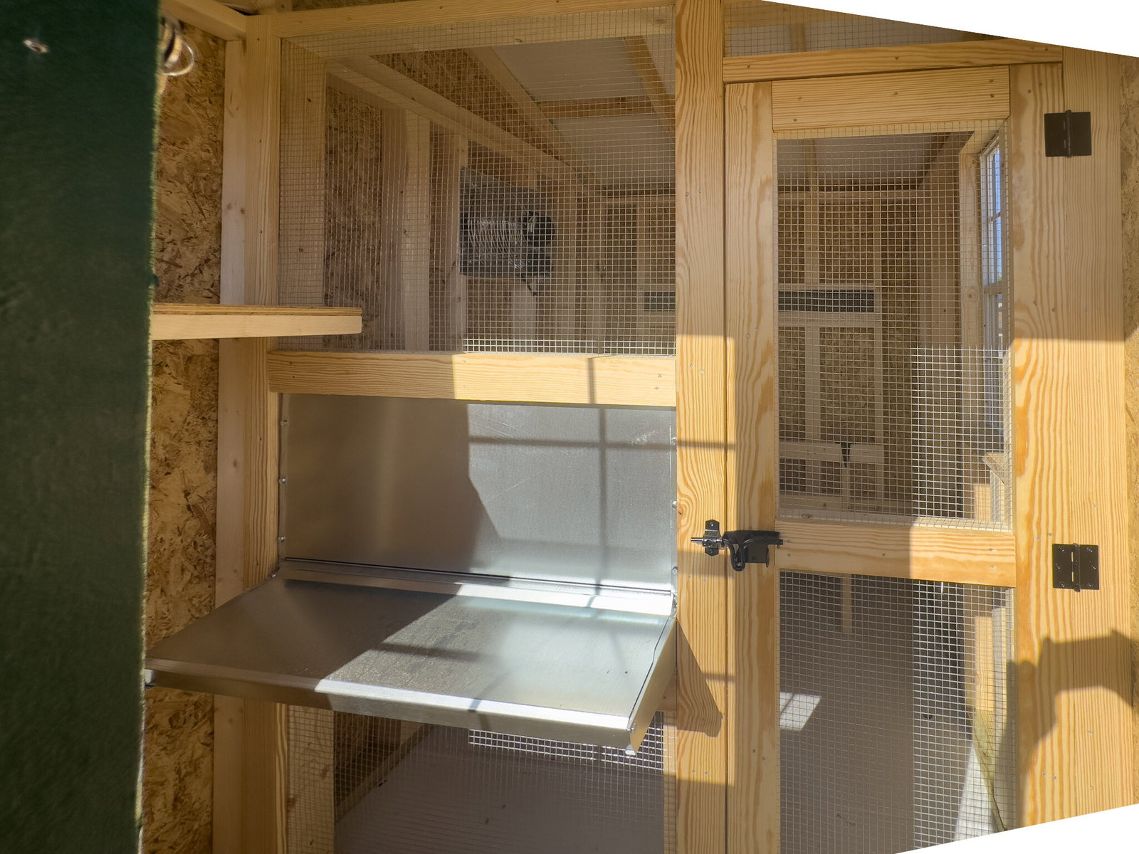 8x14 Deluxe Style Chicken Coop serial DCR-8959-0814-230625