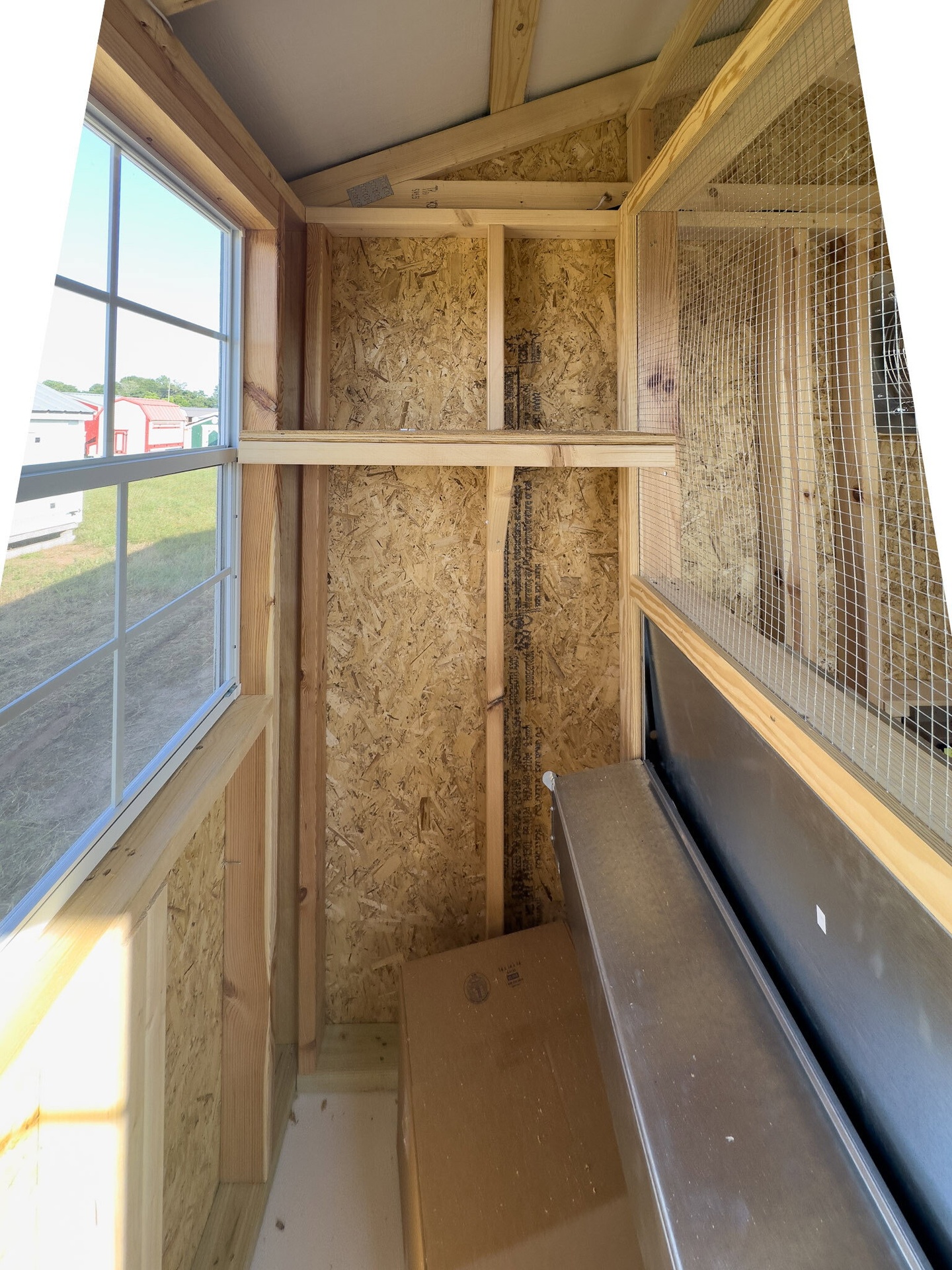 8x14 Deluxe Style Chicken Coop serial DCR-8940-0814-080625
