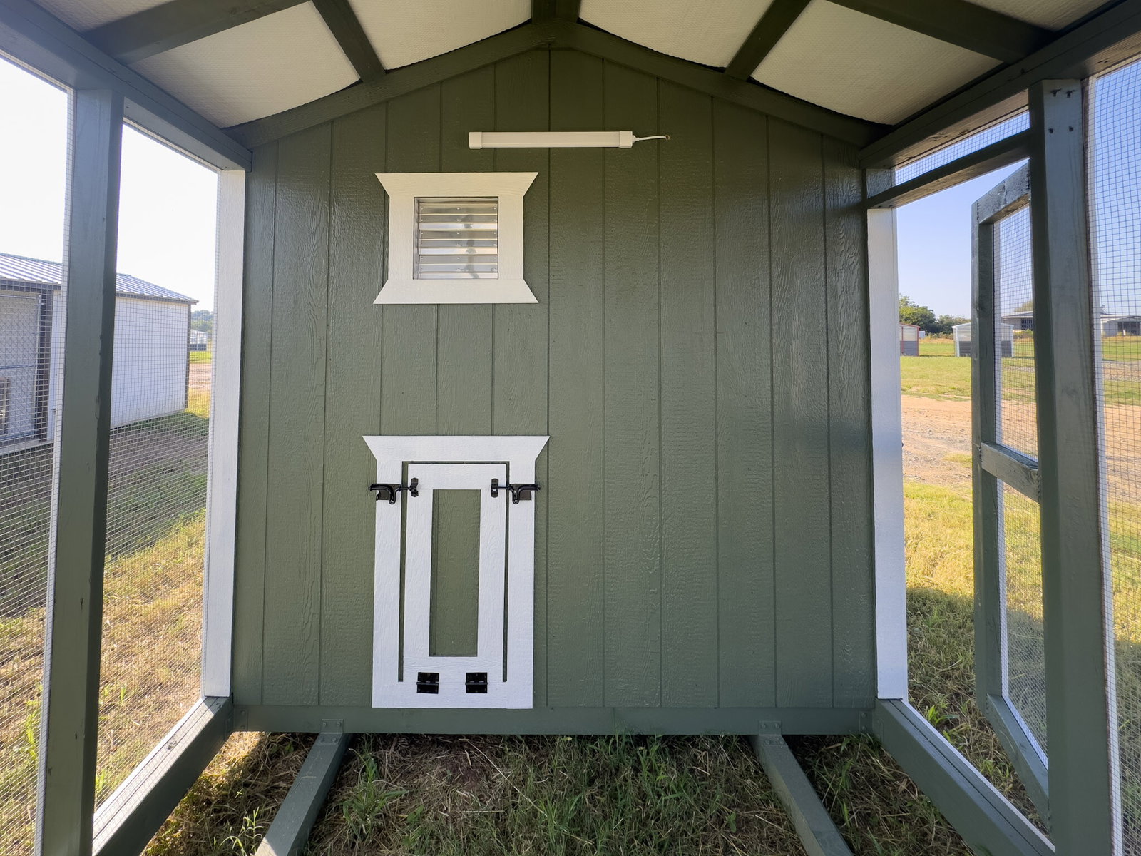 8x14 Deluxe Style Chicken Coop serial DCR-8940-0814-080625
