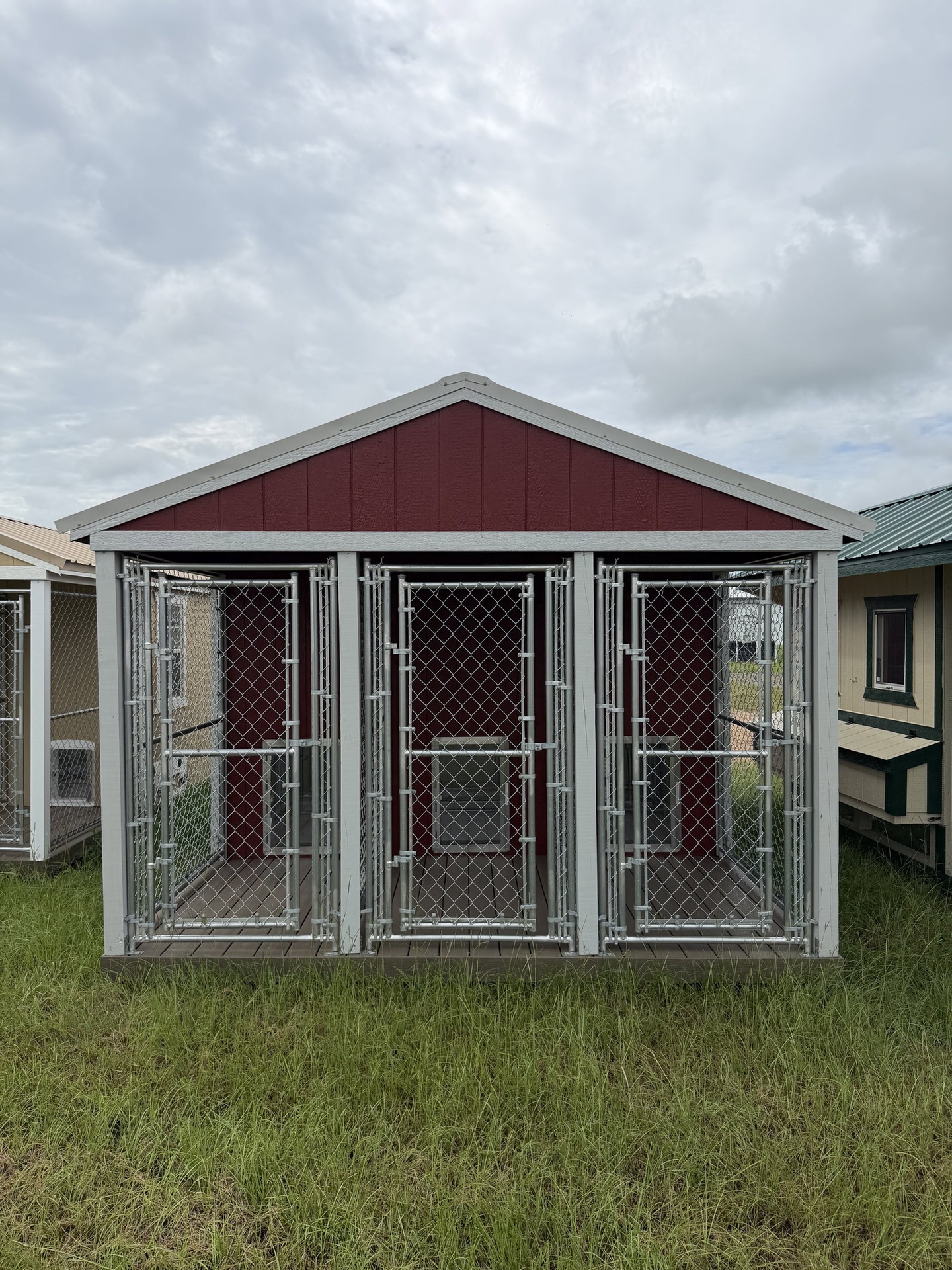 12x16 Triple Deluxe Dog Kennel serial DTDK-9504-1216-020426