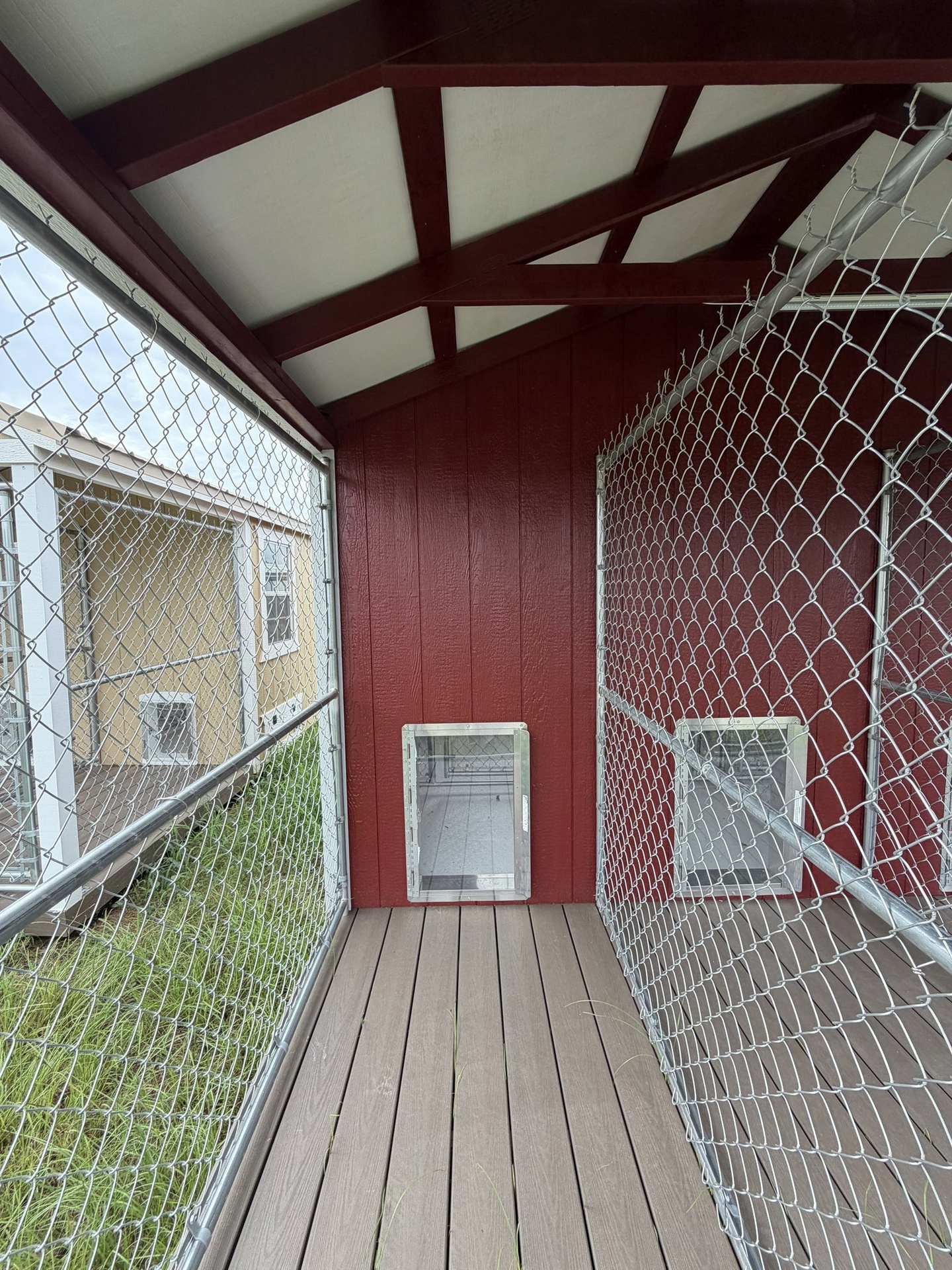 12x16 Triple Deluxe Dog Kennel serial DTDK-9504-1216-020426