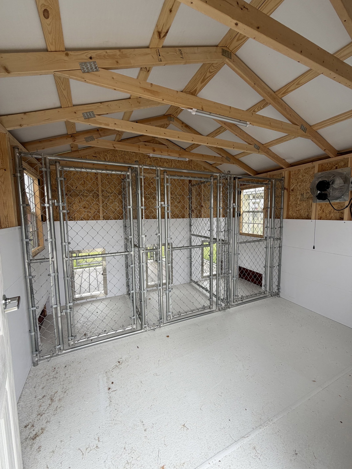 12x16 Triple Deluxe Dog Kennel serial DTDK-9504-1216-020426