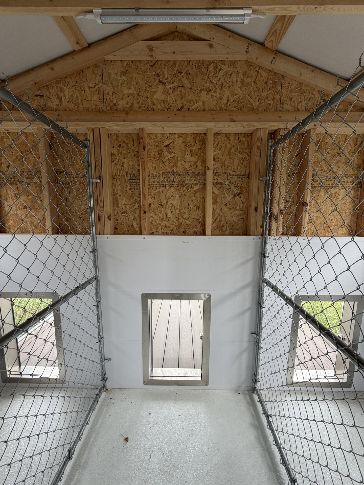 12x16 Triple Deluxe Dog Kennel serial DTDK-9504-1216-020426